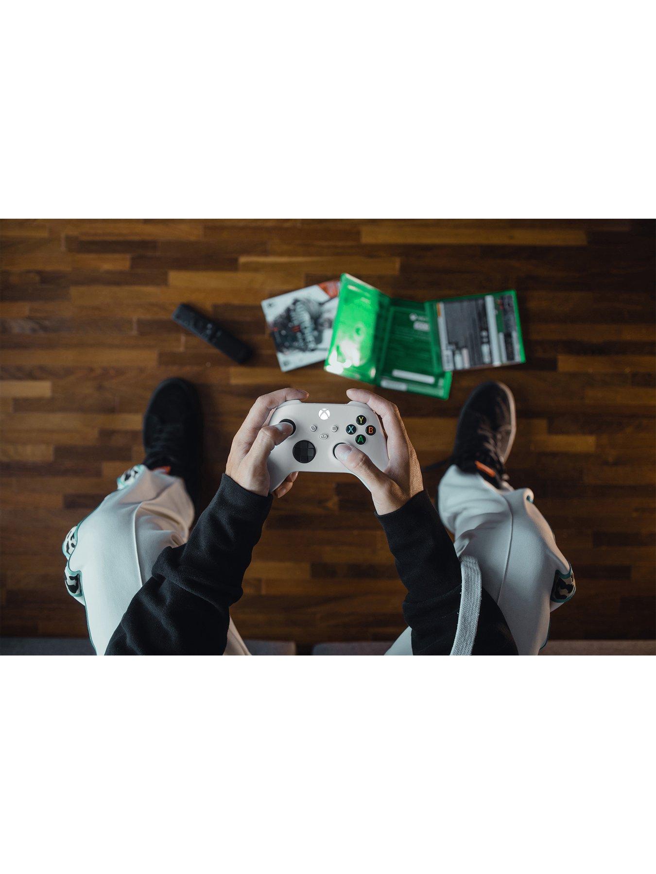 Image 7 of 8 of Xbox Wireless Controller &ndash; Robot White for Xbox Series X|S, Xbox One, and Windows&nbsp;Devices