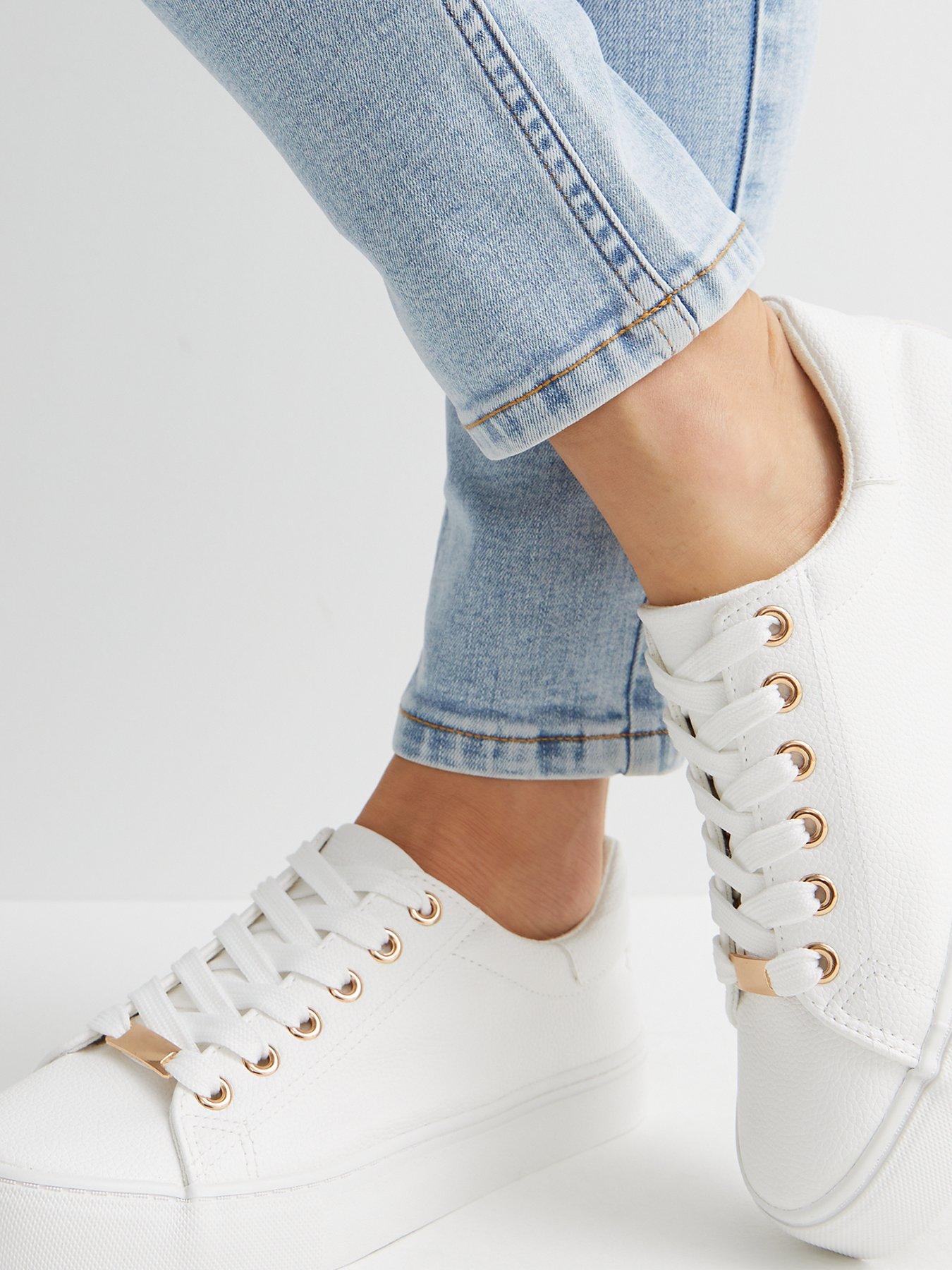 new-look-white-leather-look-metal-trim-lace-up-trainersoutfit