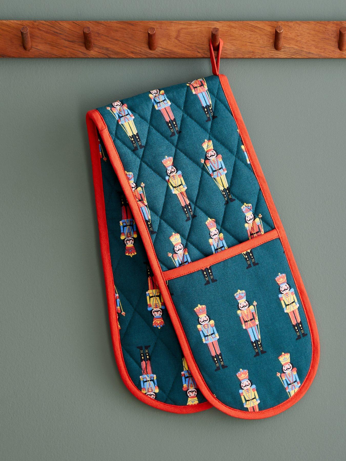 Image 2 of 4 of Catherine Lansfield Nutcracker Double Oven Glove