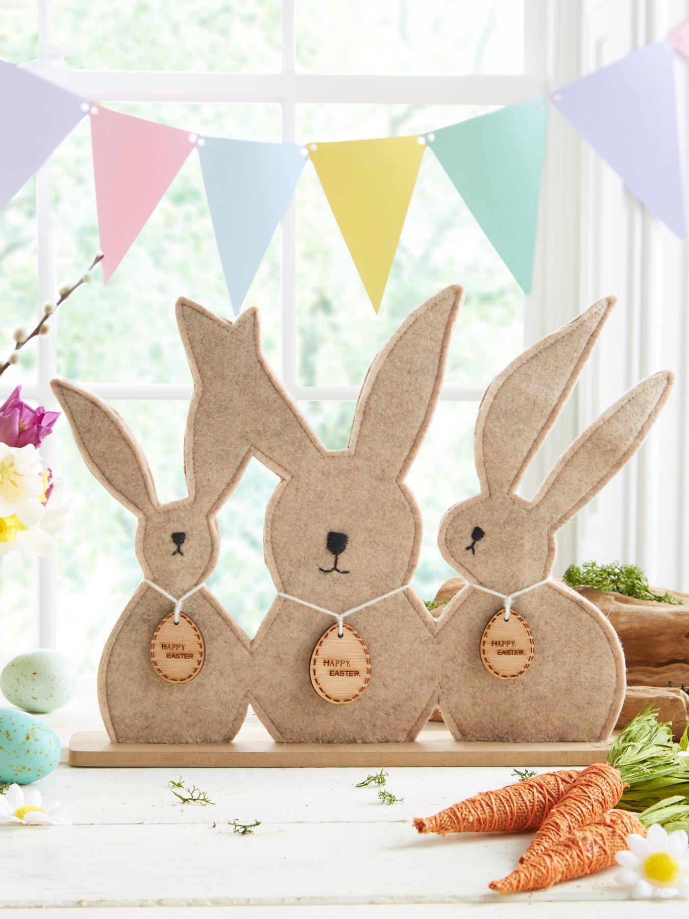 very-home-easter-bunny-family-room-ornament