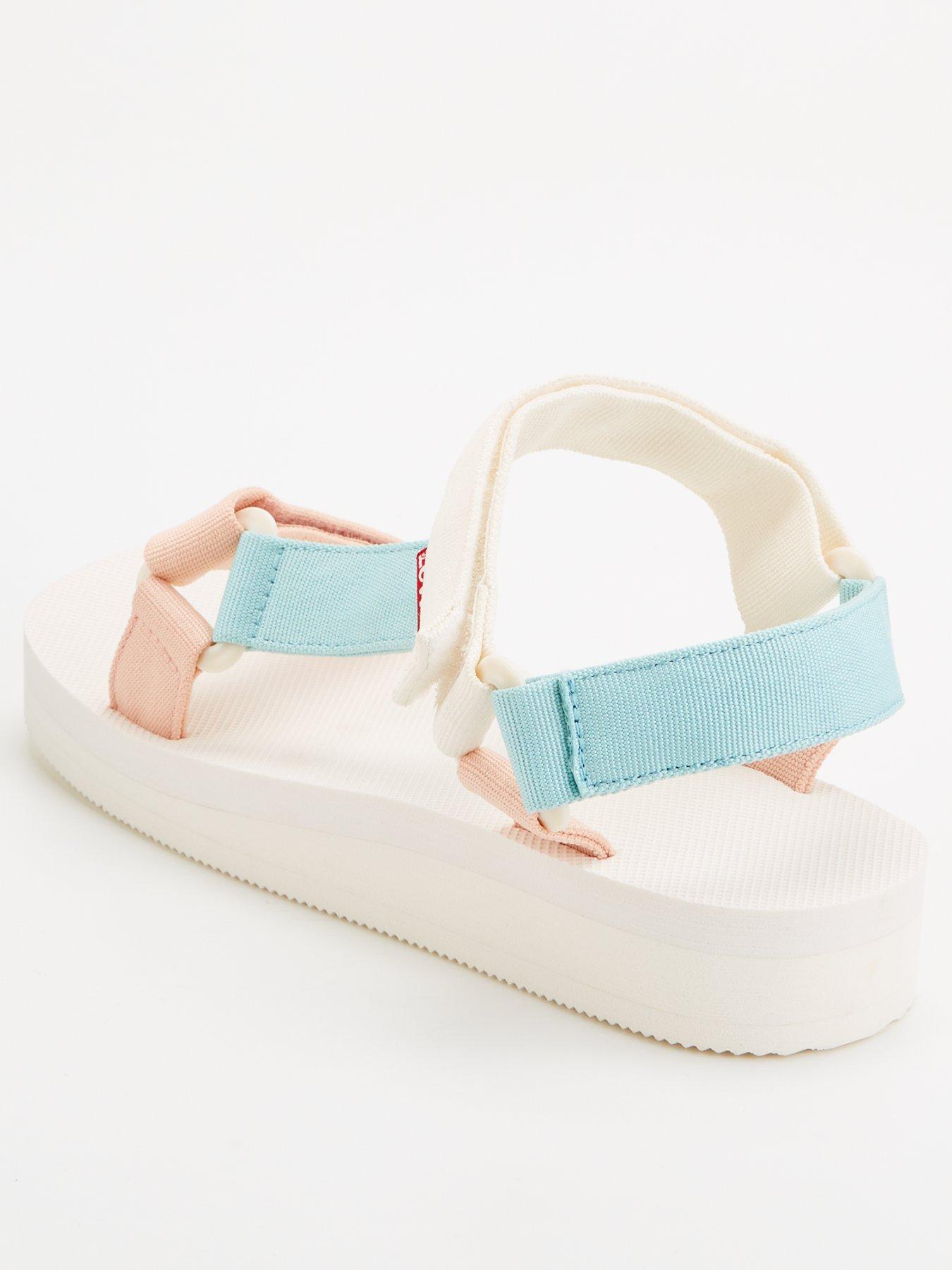 levis-cadys-low-sandal-creamback