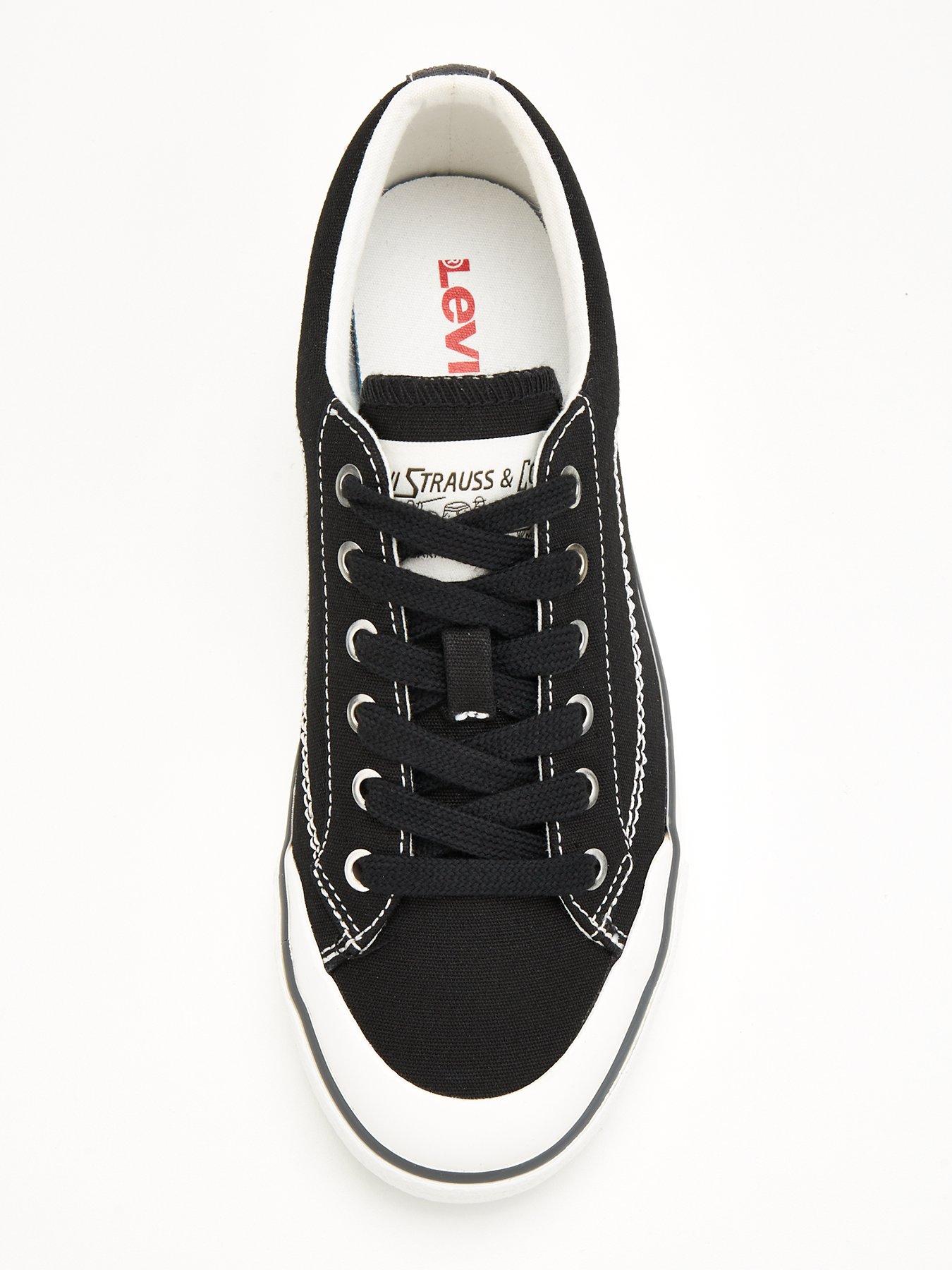 levis-canvas-stitch-detail-trainer-blackoutfit