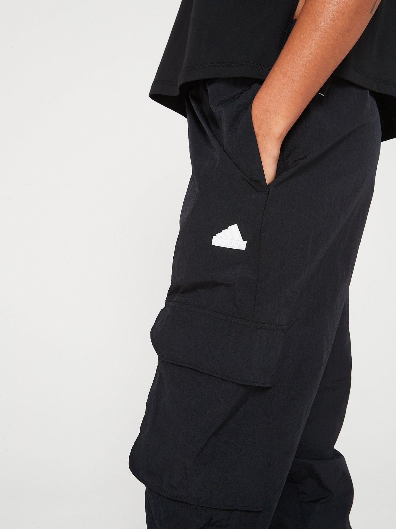 adidas-sportswear-womens-city-escape-cargo-pant-blackoutfit