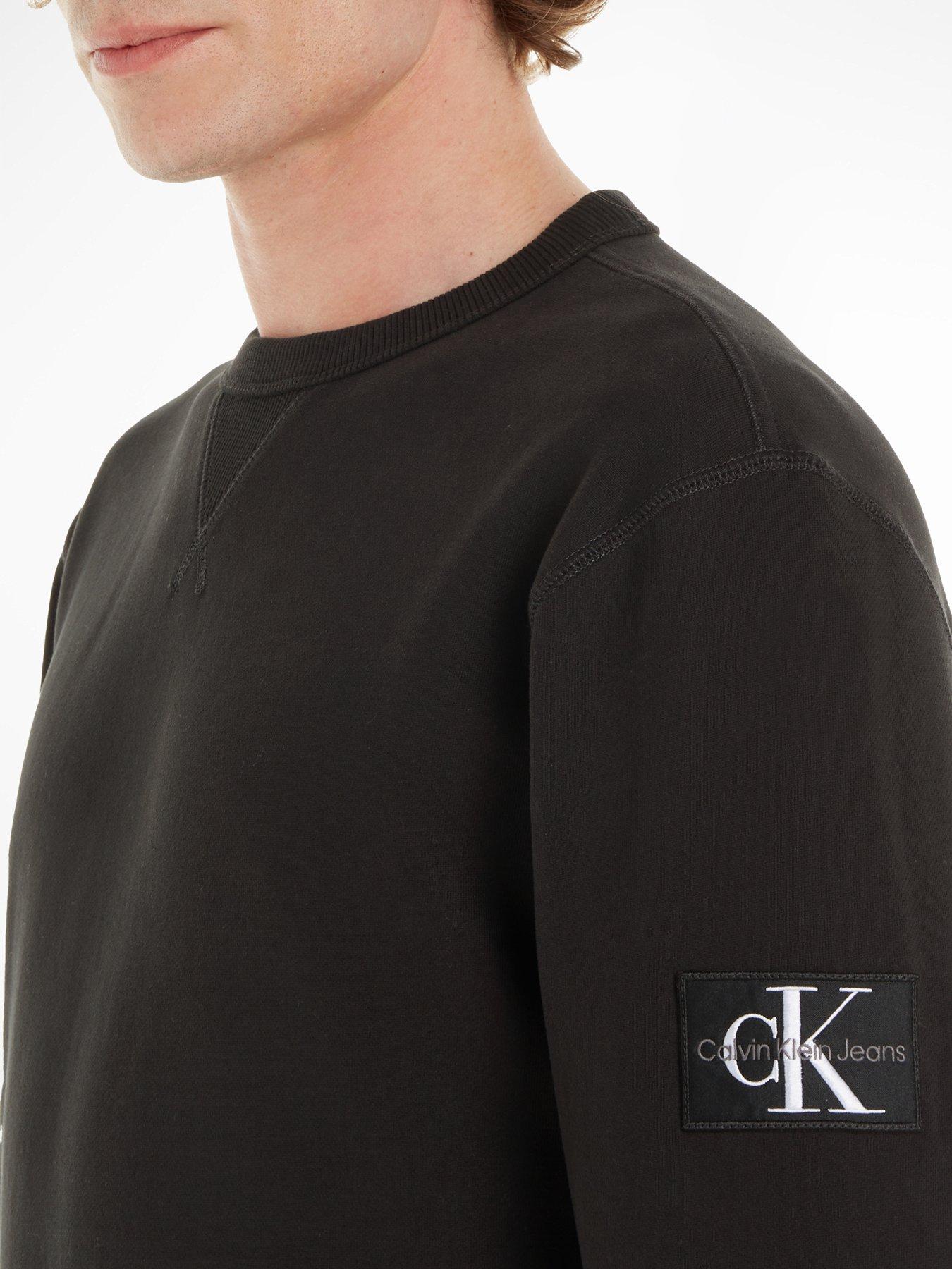 calvin-klein-jeans-badge-crew-sweat-blackoutfit