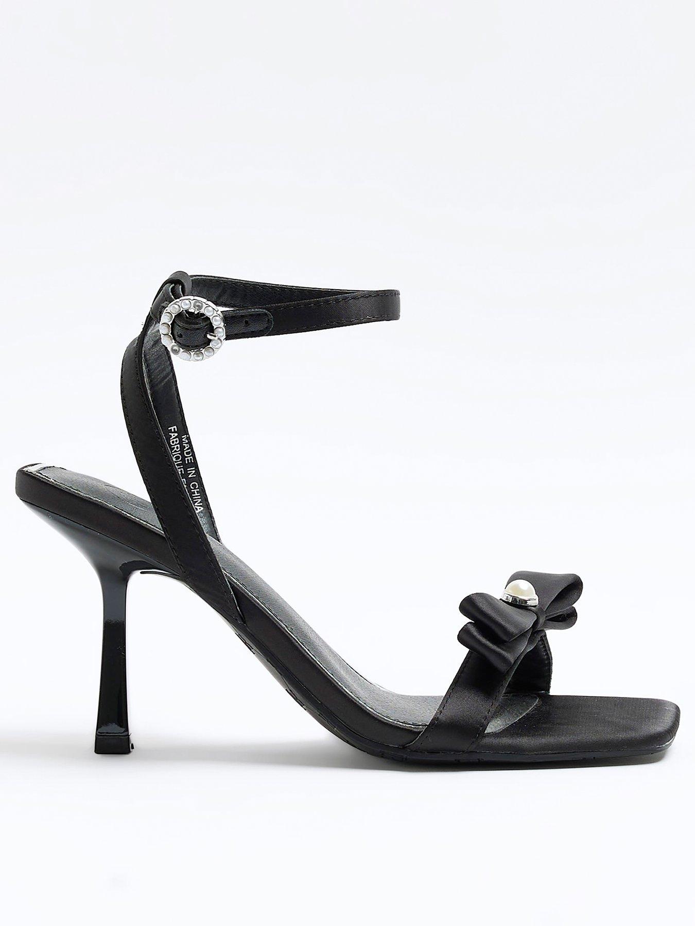 Black sandals with bow on top hot sale