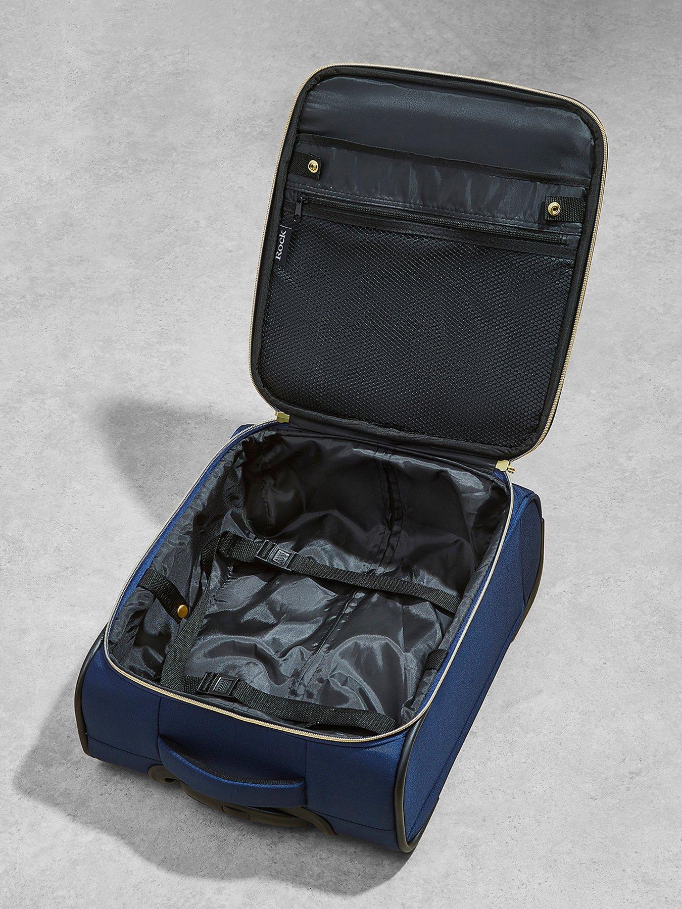 rock-luggage-sloane-underseat-suitcaseoutfit