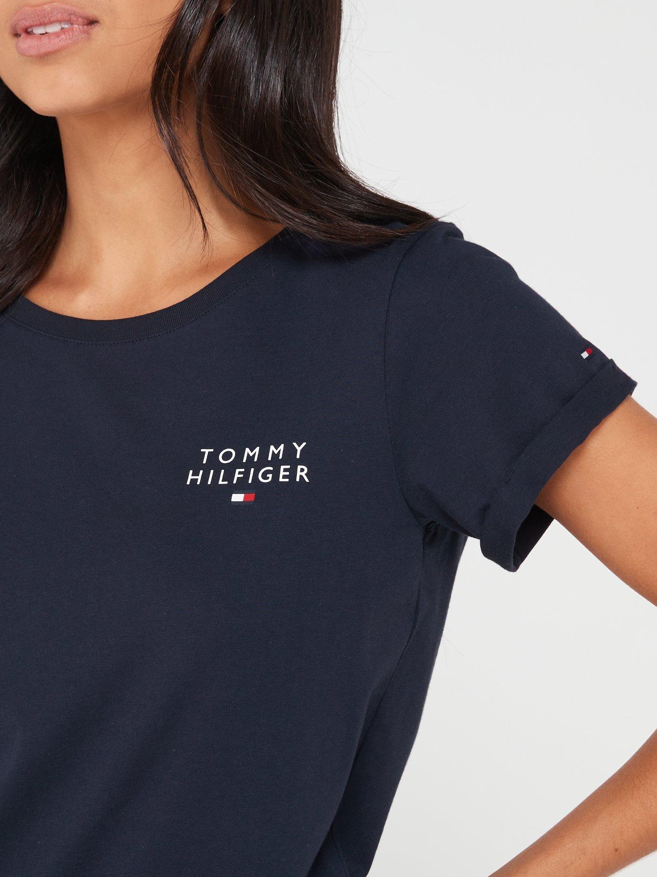 tommy-hilfiger-short-sleeve-t-shirt-navyoutfit