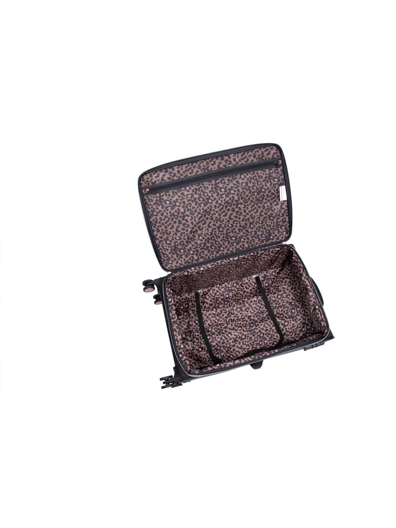 it-luggage-divinity-black-medium-suitcase-with-tsa-lockoutfit