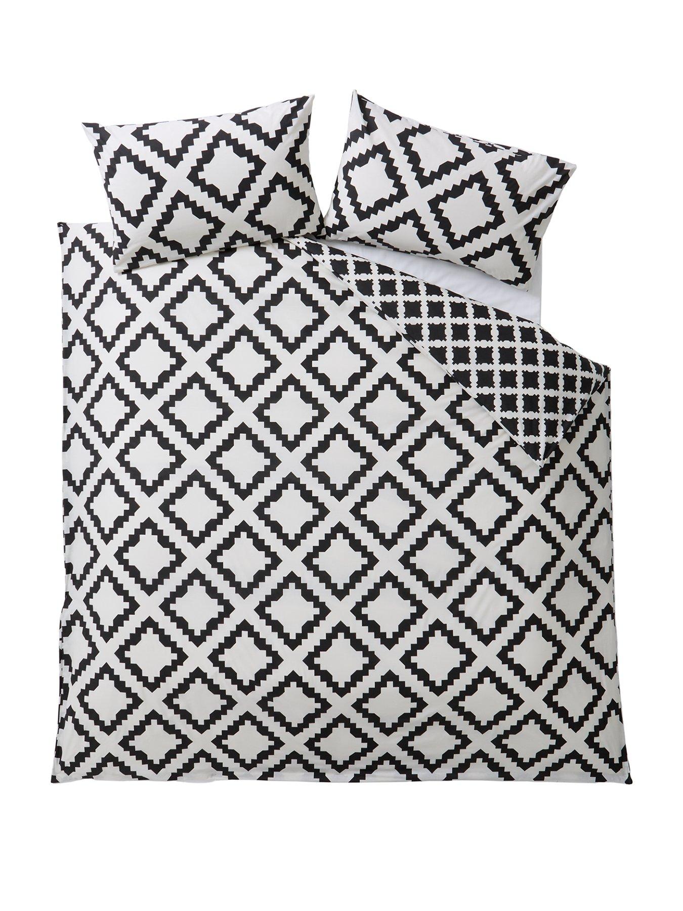 everyday-kamina-geo-duvet-cover-set-blackwhitestillFront