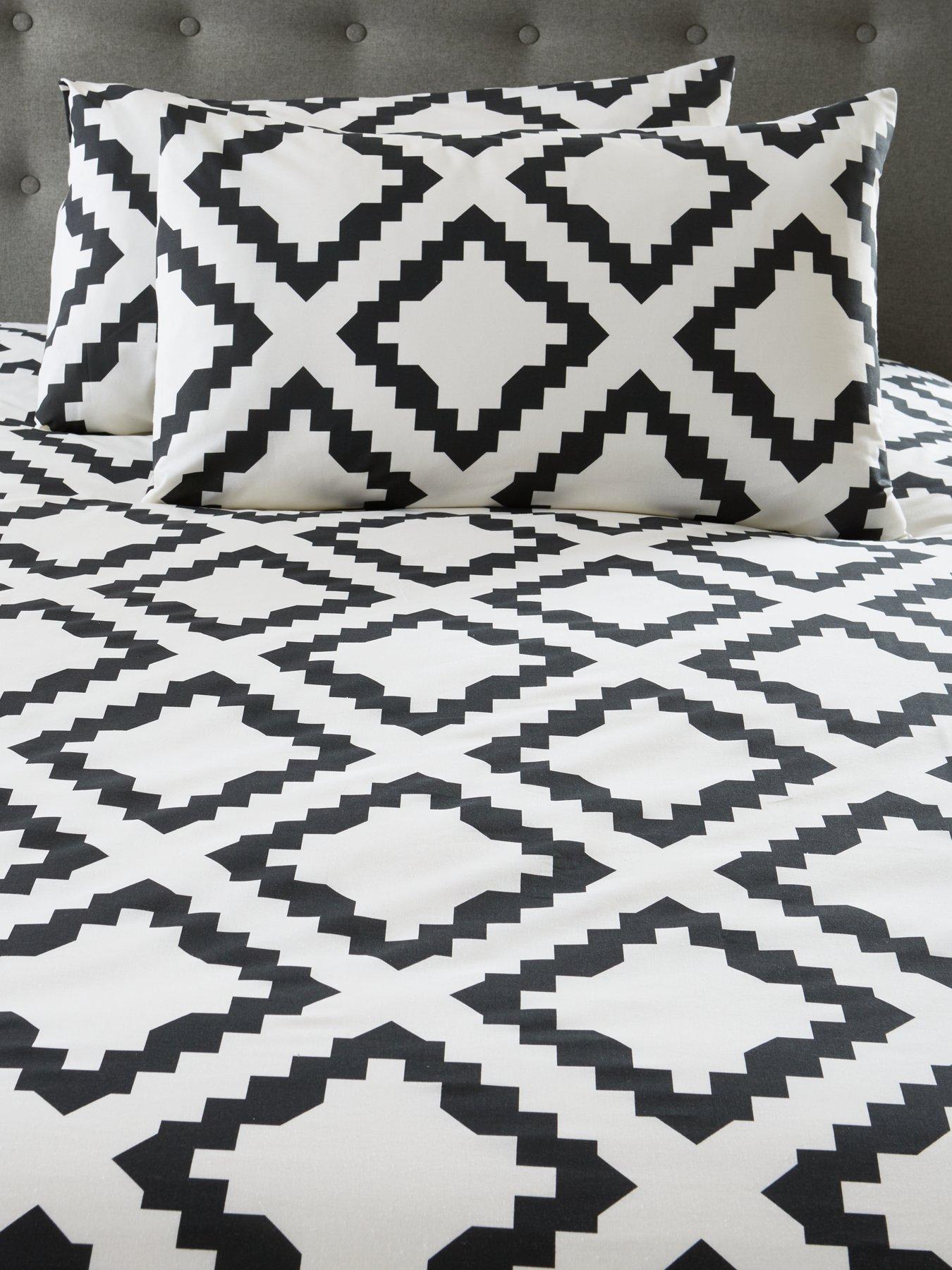 Image 4 of 6 of The Very Collection Kamina Geo Duvet Cover Set - Black/White