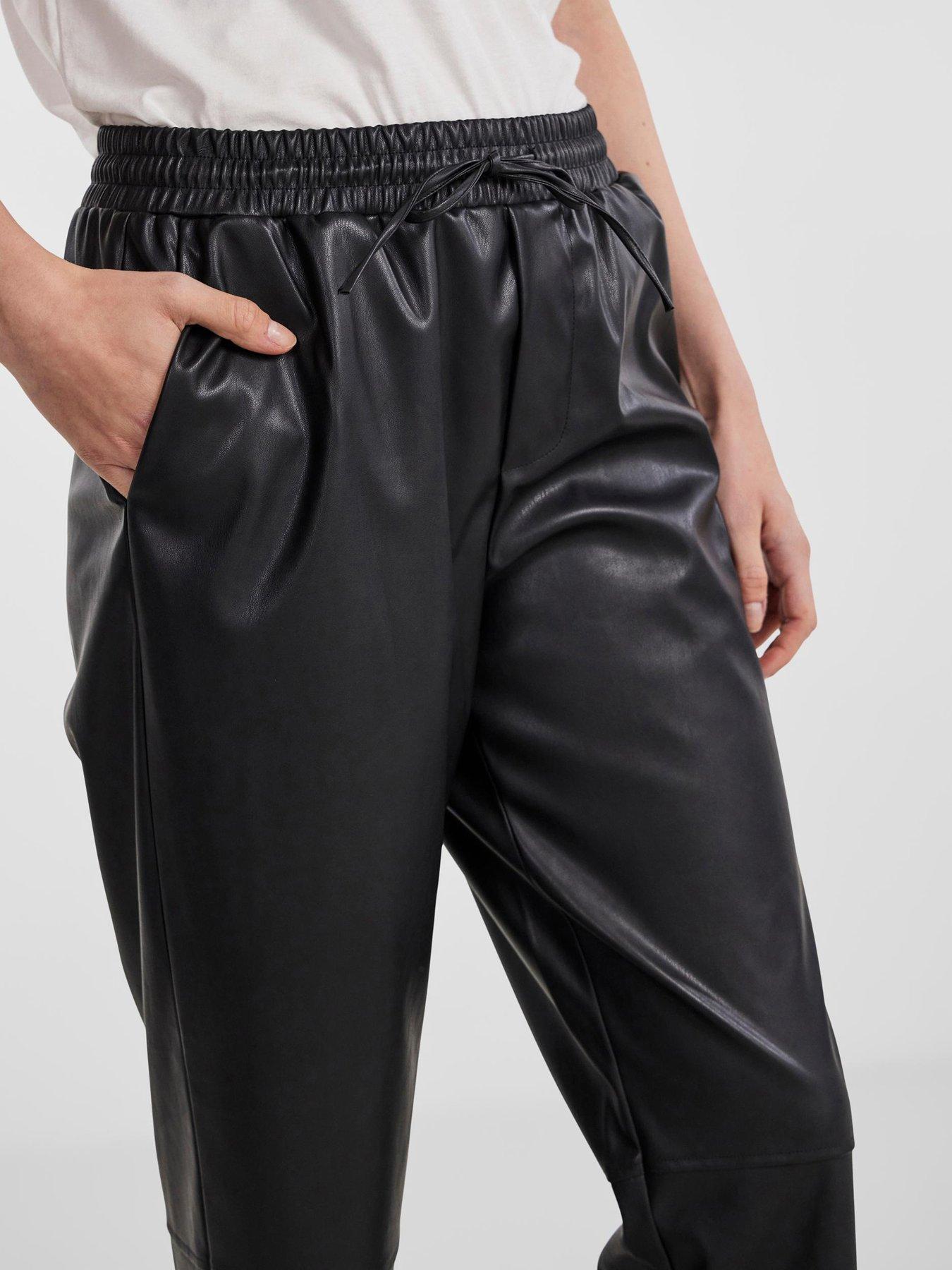 pieces-selma-faux-leather-high-waist-tapered-pant-blackoutfit