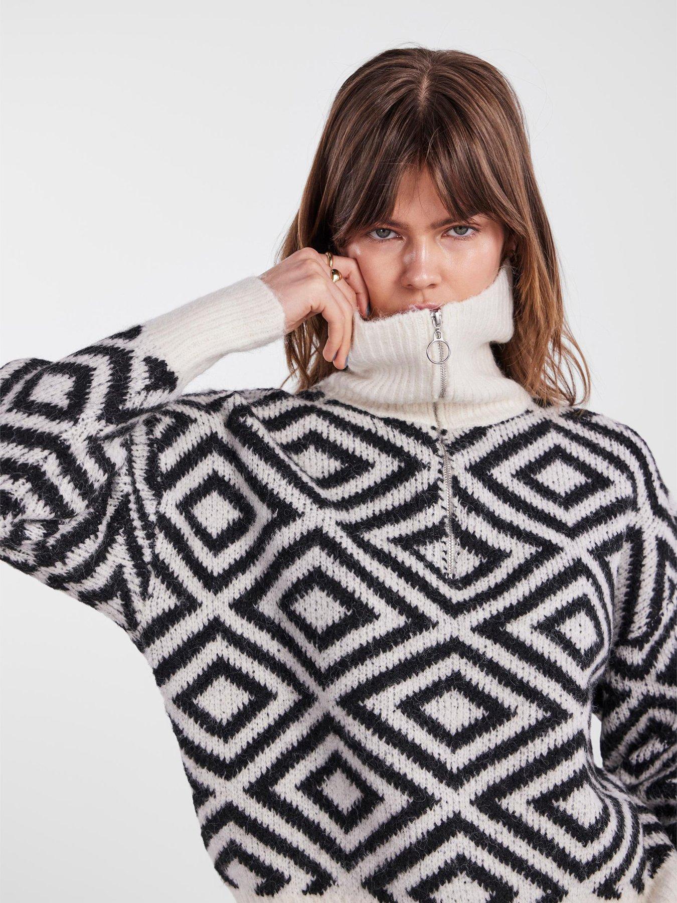 pieces-soph-visual-half-zip-knitted-jumper-blackwhiteoutfit