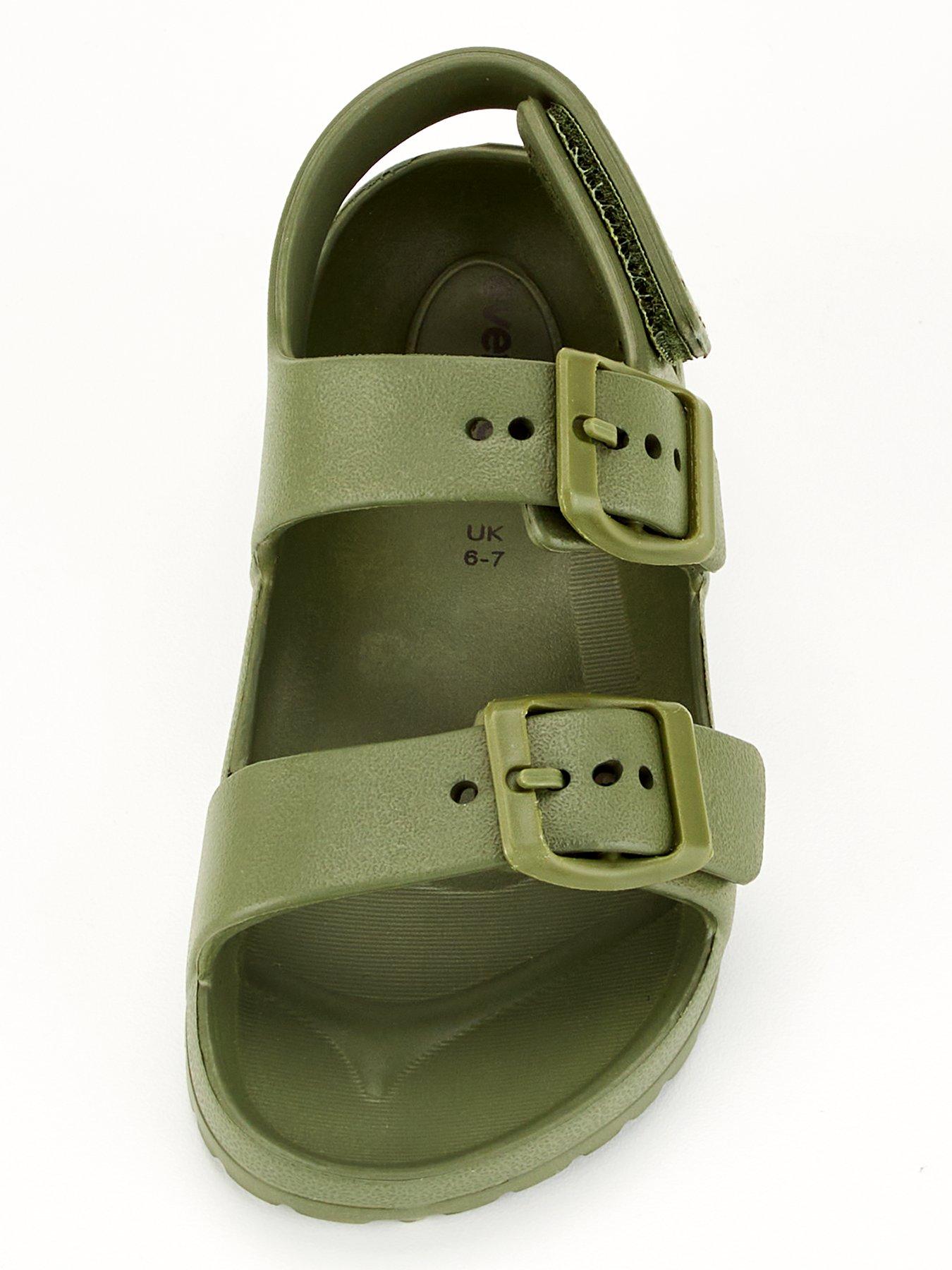 everyday-kids-eva-buckle-footbed-sandaloutfit