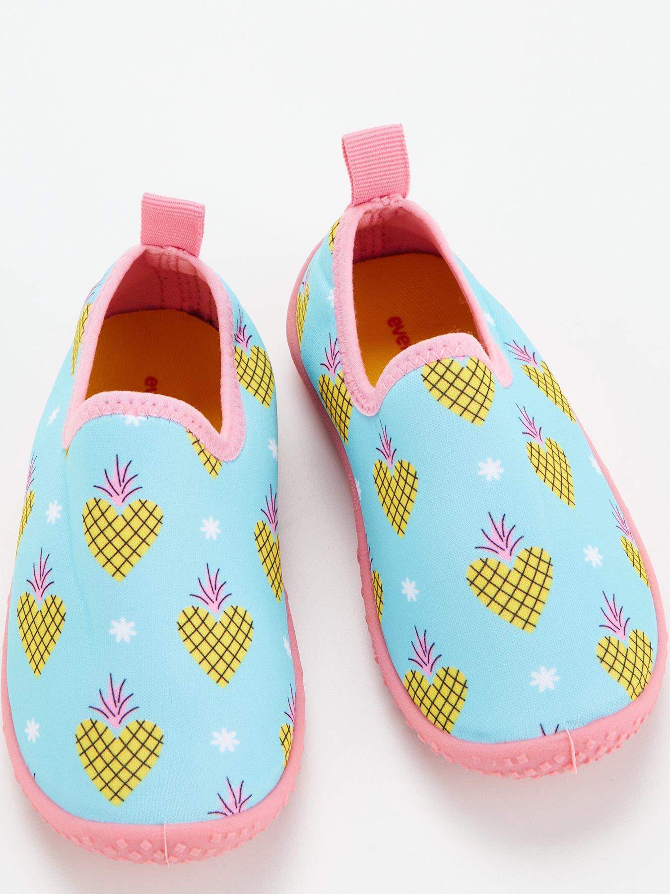 everyday-girls-fruit-print-water-shoeoutfit