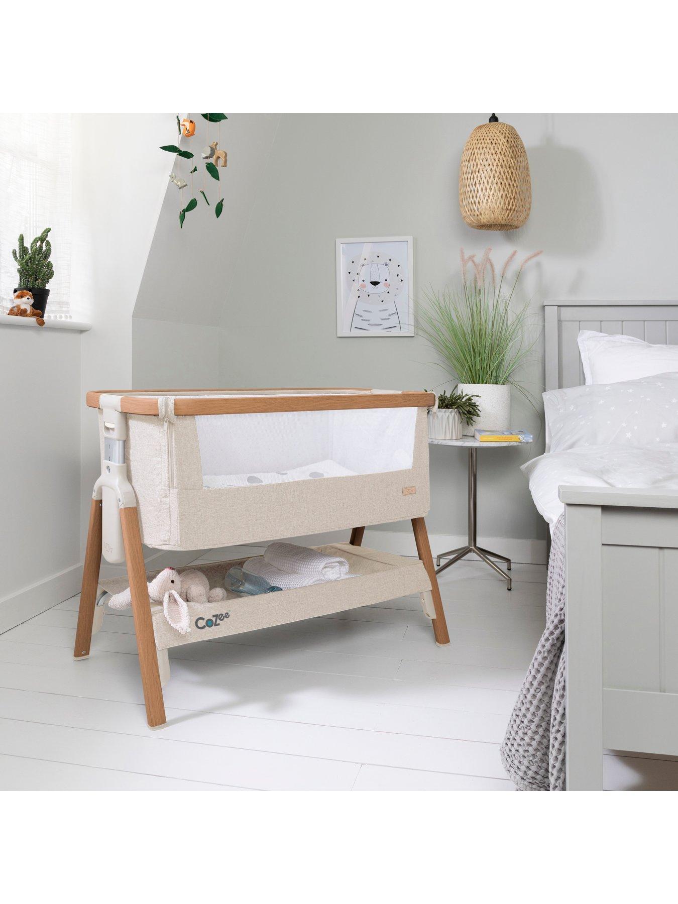 Tutti Bambini CoZee Bedside Crib Scandinavian Walnut/Ecru Very