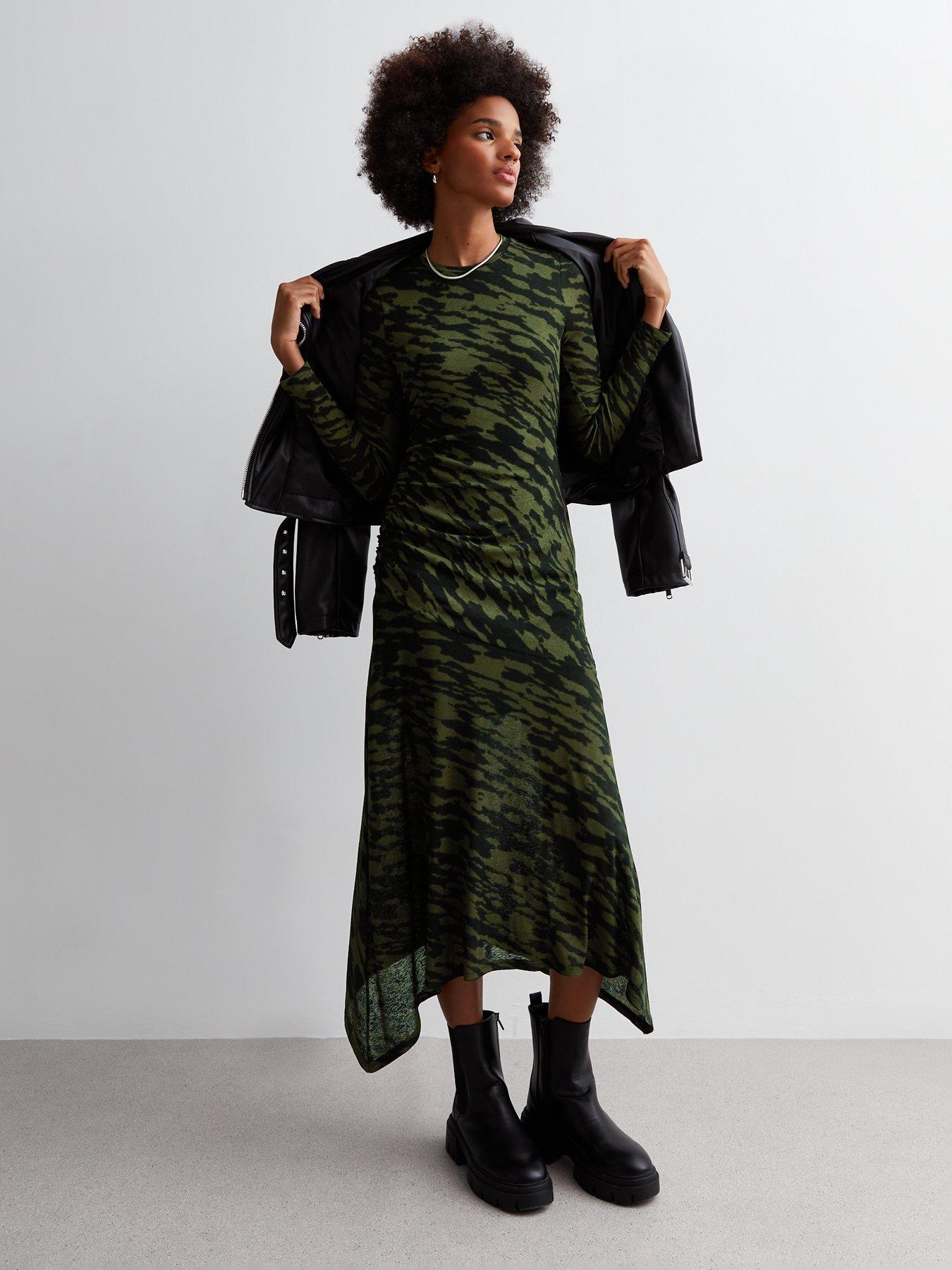 new-look-green-animal-print-dip-hem-maxi-dressback