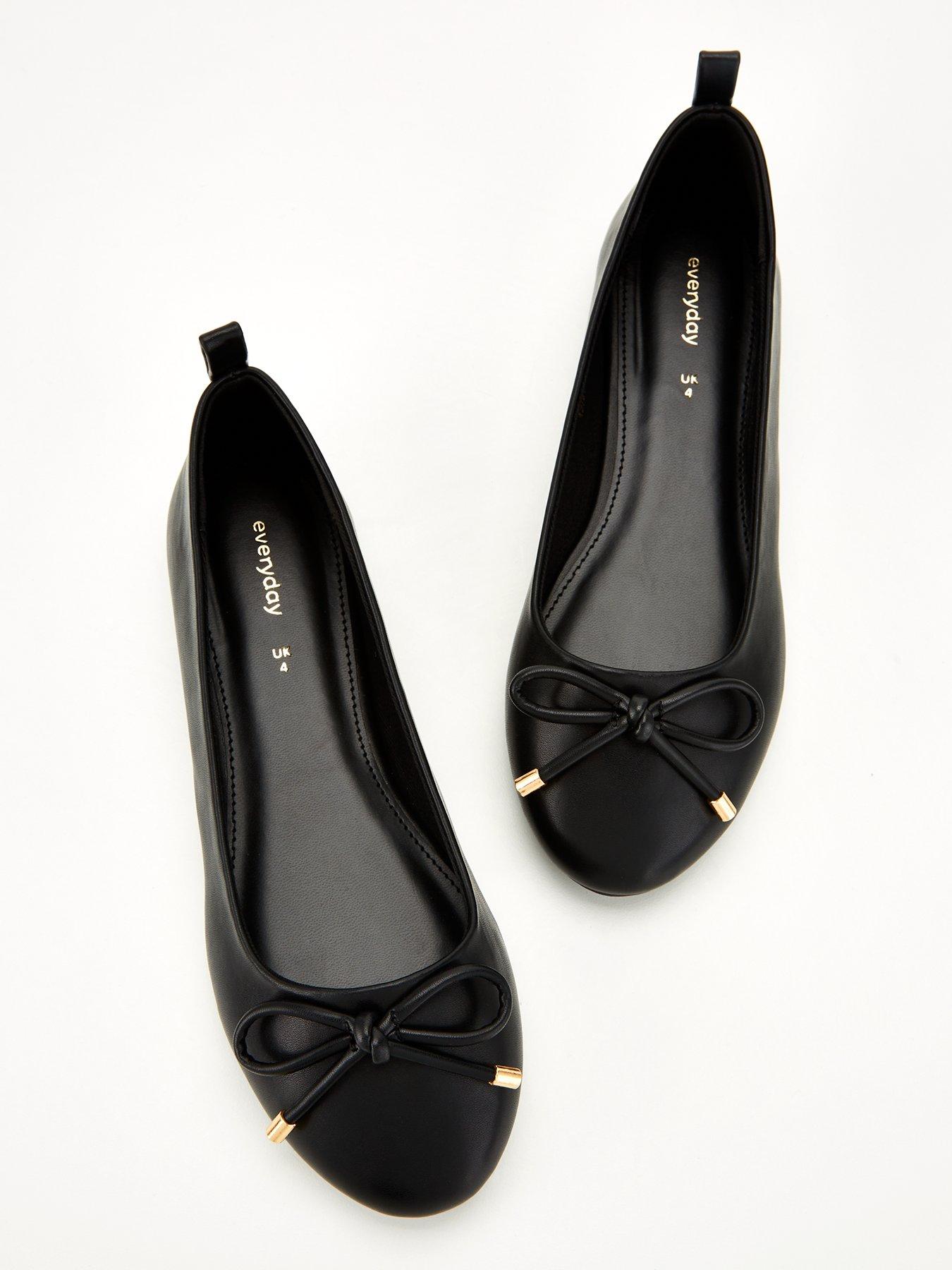 everyday-round-toe-ballerina-blackoutfit