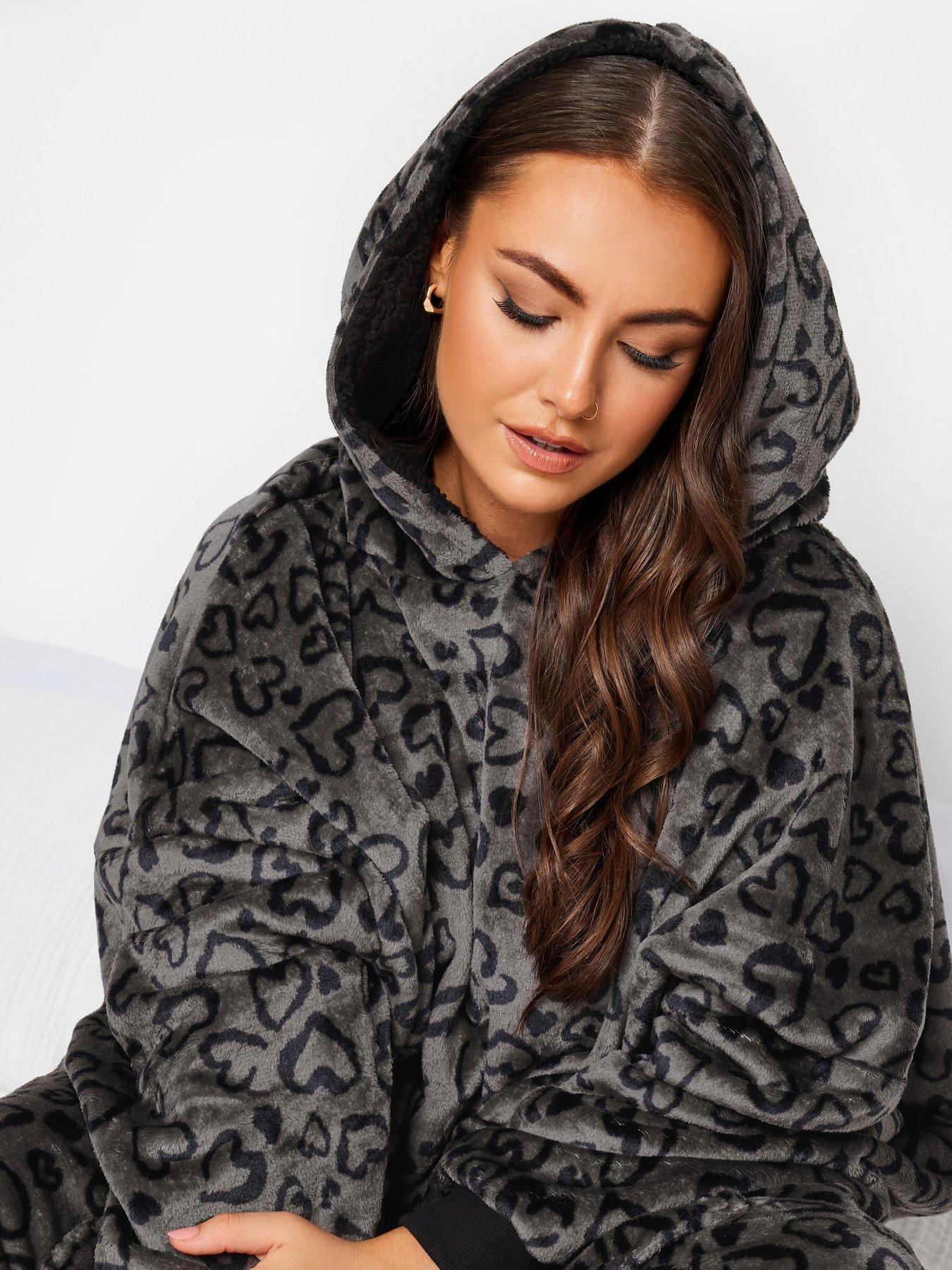 yours-animal-heart-snuggle-hoodieoutfit