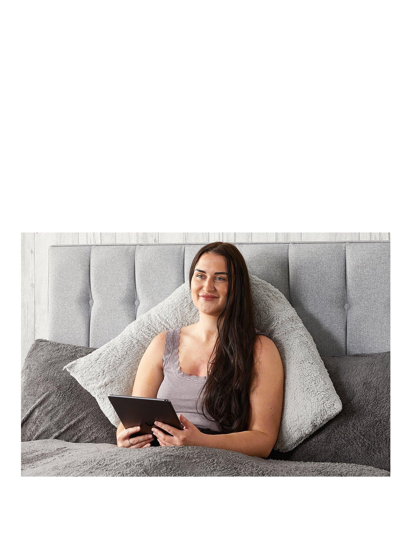 the-very-collection-v-shaped-teddy-pillowstillFront