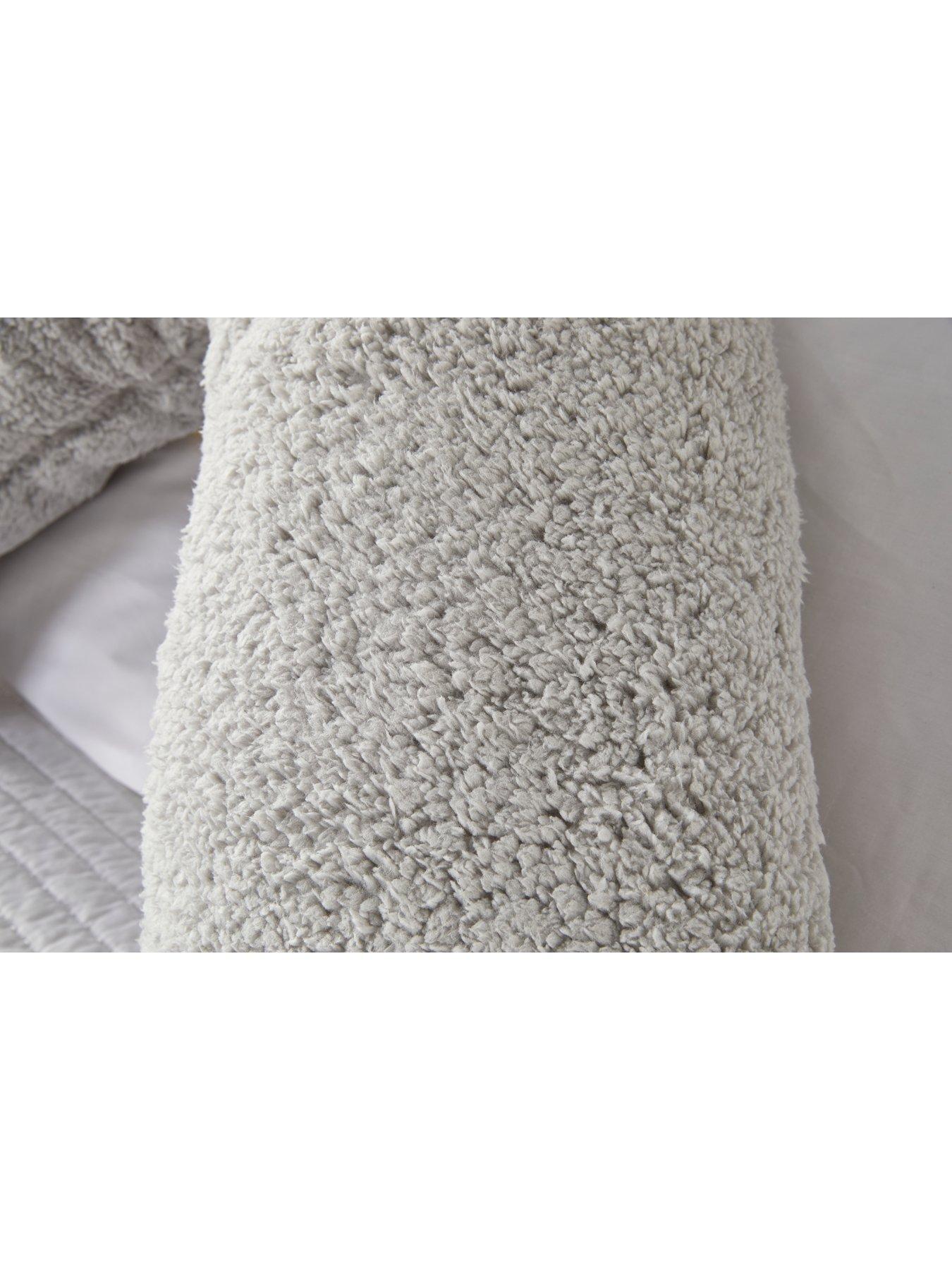 the-very-collection-v-shaped-teddy-pillowback