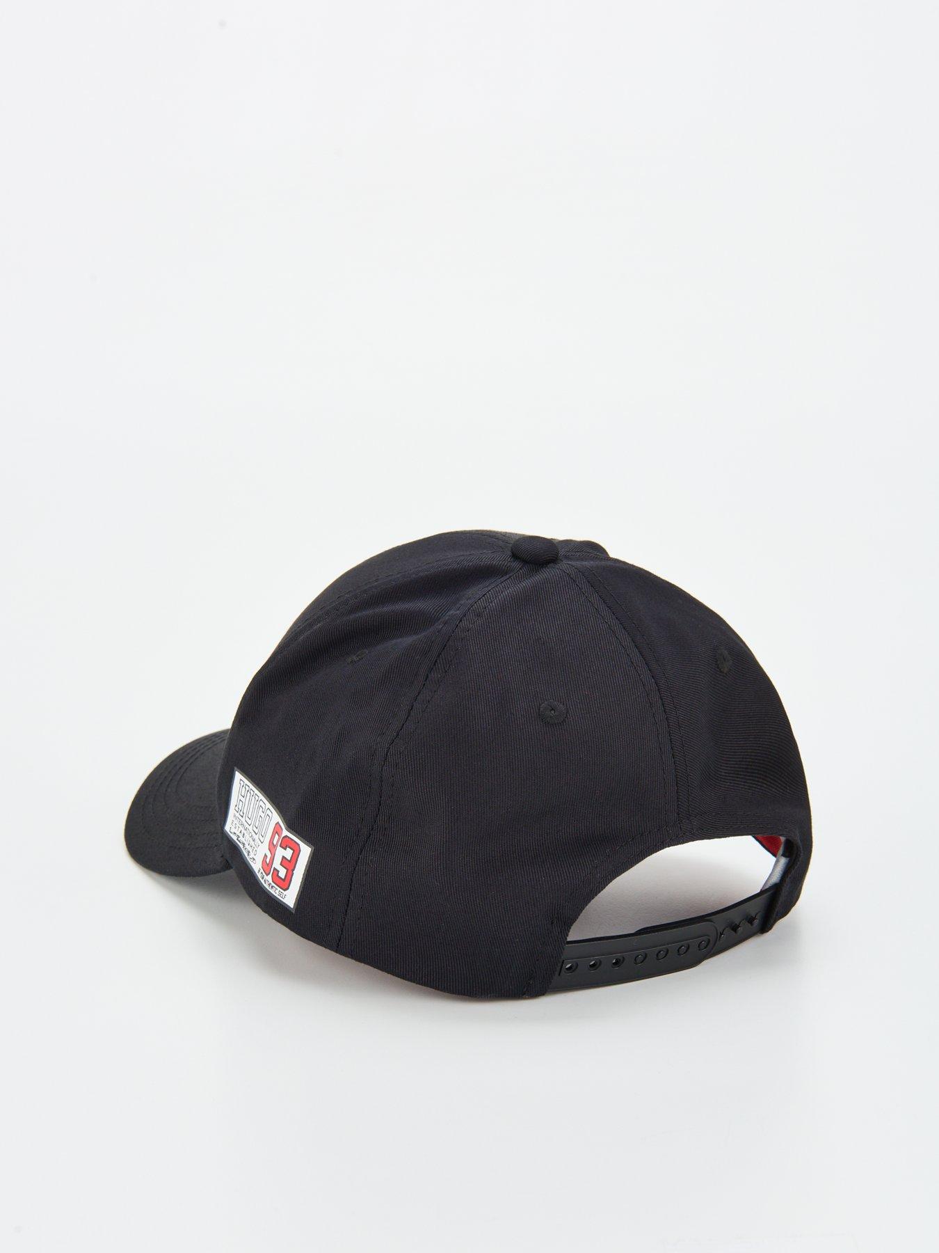 hugo-jude-large-logo-cap-blackoutfit