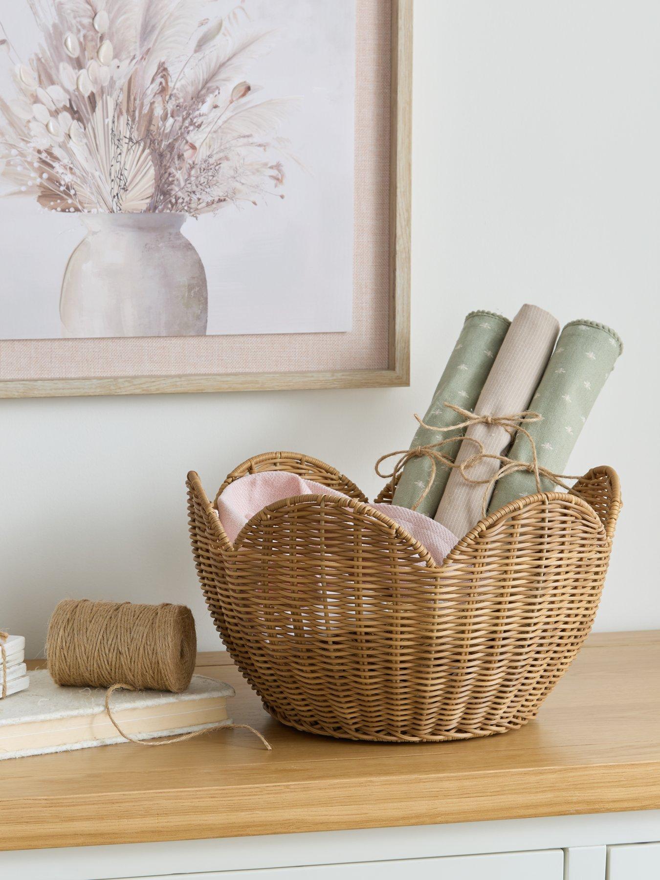 The Very Collection Scallop Woven Bowl
