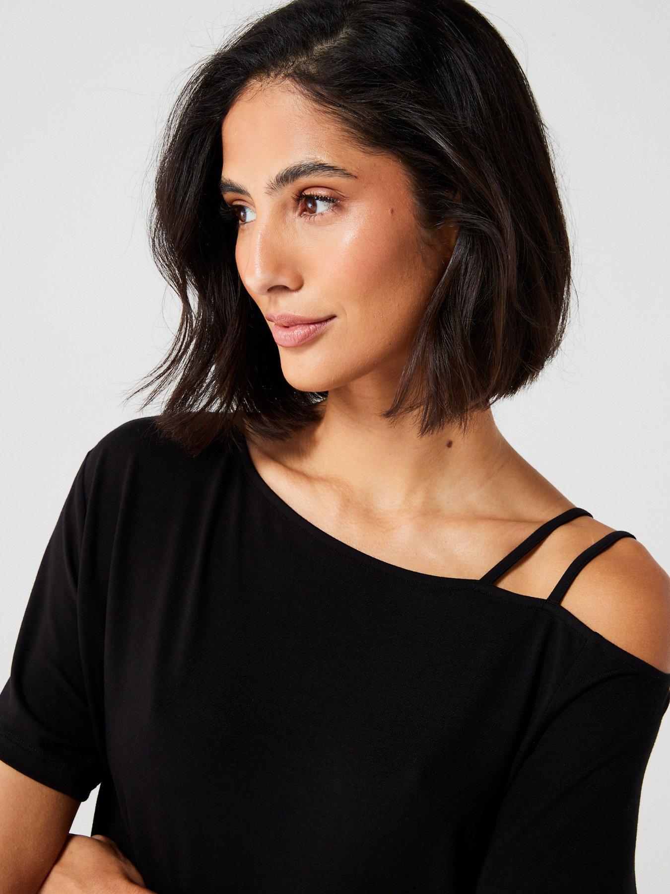 everyday-slouch-strap-shoulder-detail-tshirt-blackoutfit