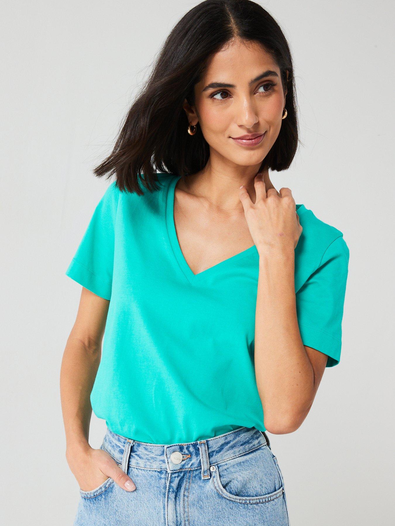 everyday-the-essential-v-neck-t-shirt-greenoutfit