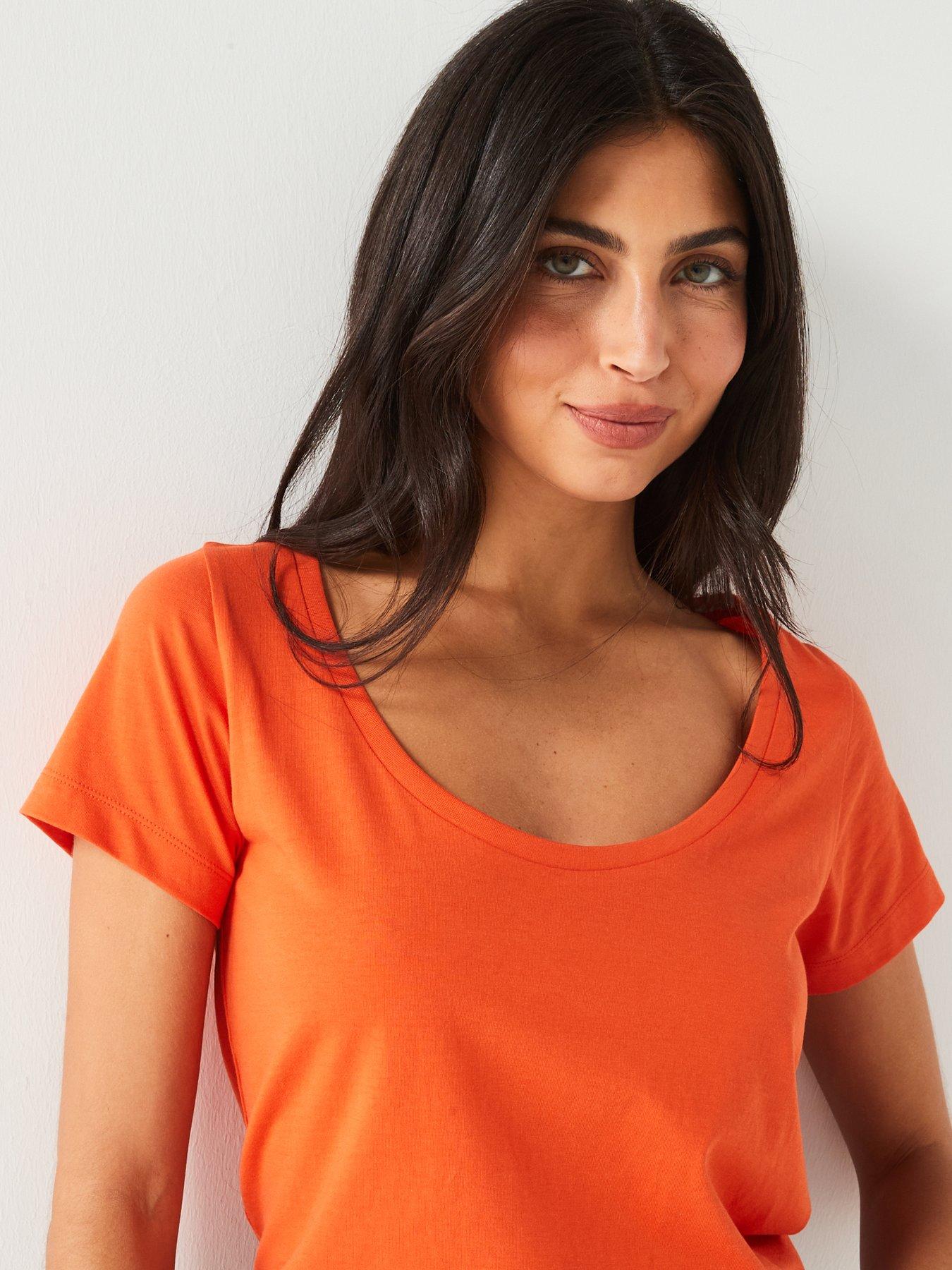 everyday-the-essential-scoop-neck-t-shirt-orangeoutfit