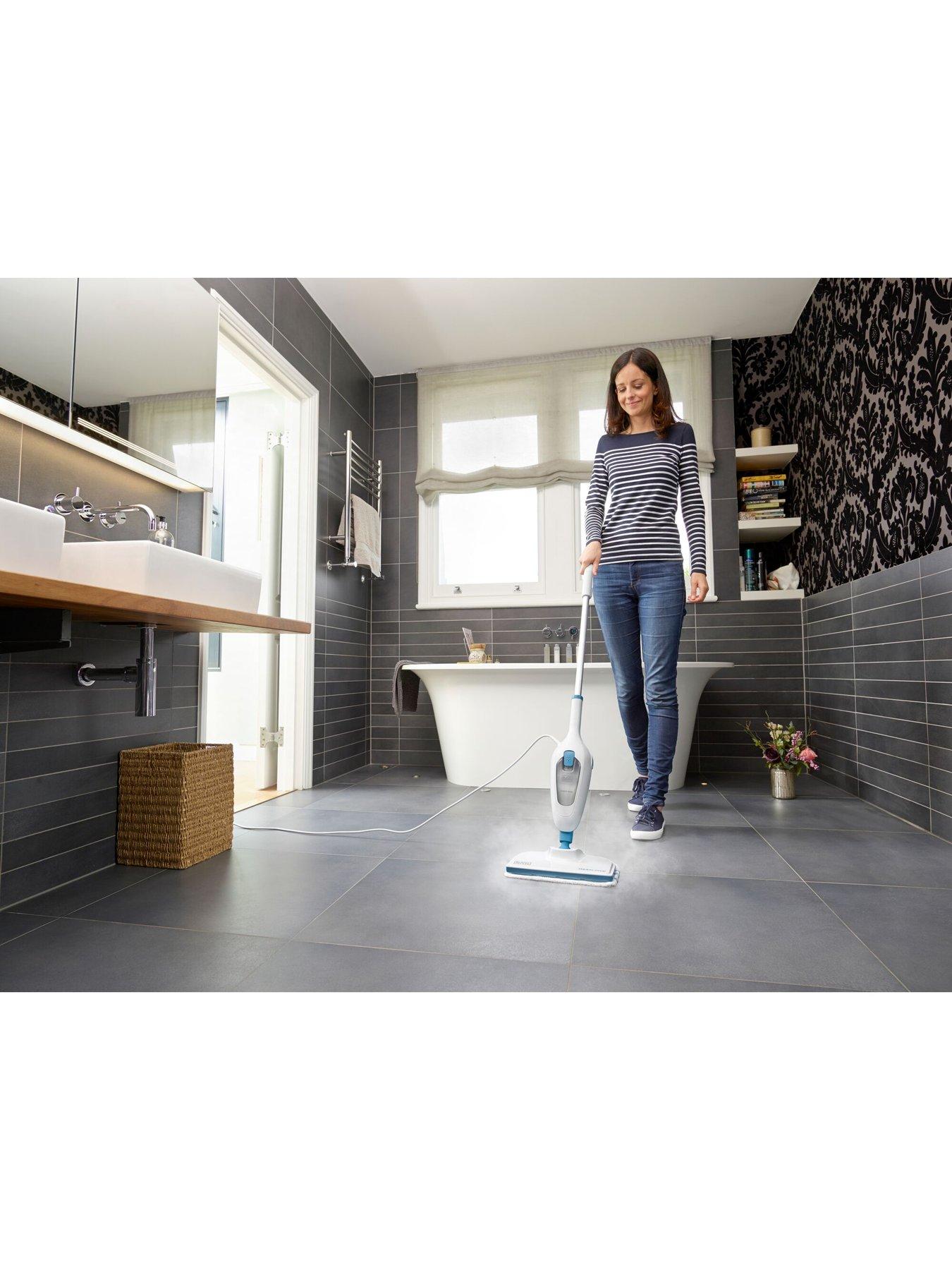 Image 3 of 5 of Black & Decker BLACK+DECKER 1300W Steam-Mop FSM13E1-GB