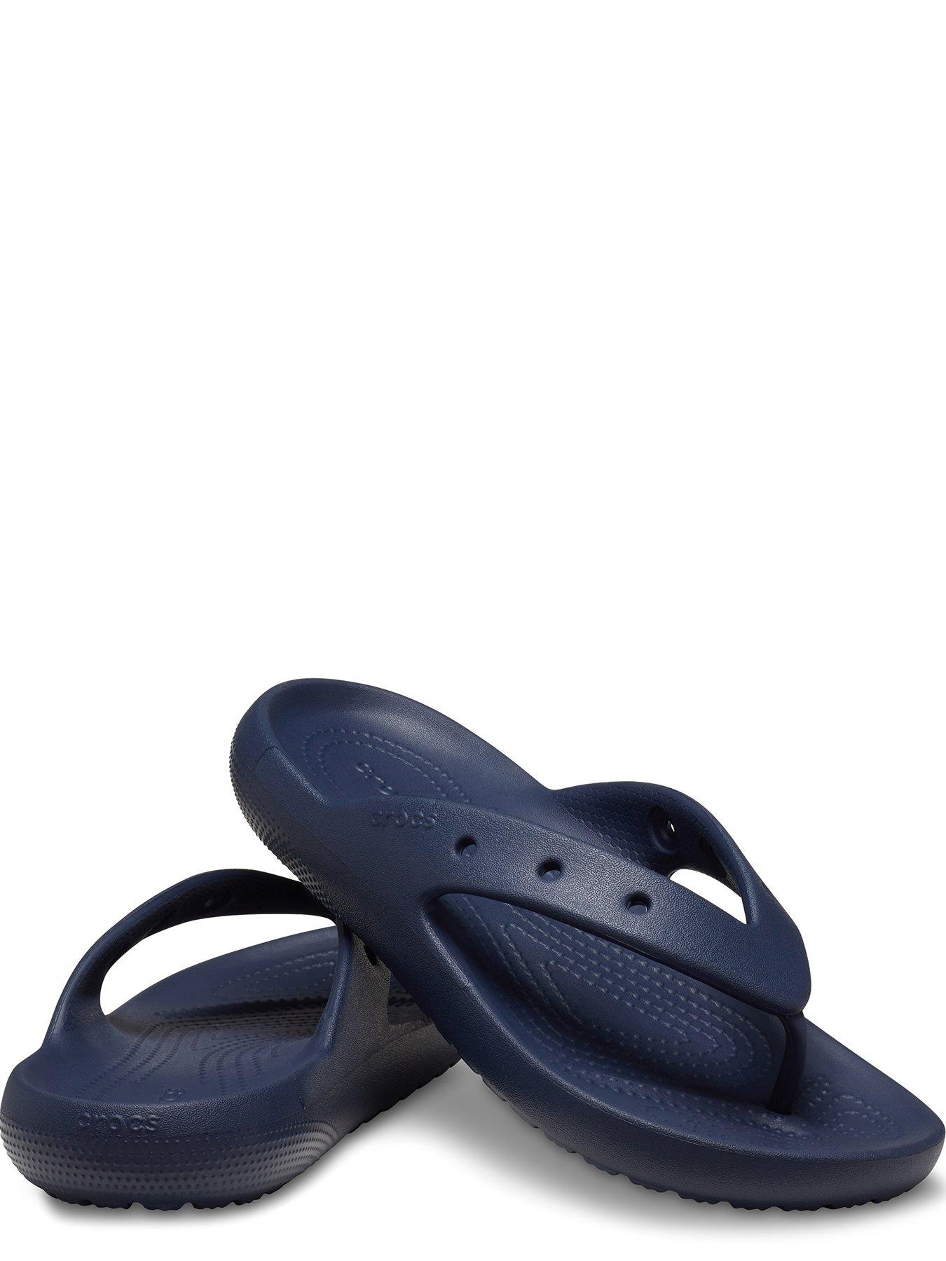 crocs-crocs-classic-flip-sandal-navystillFront