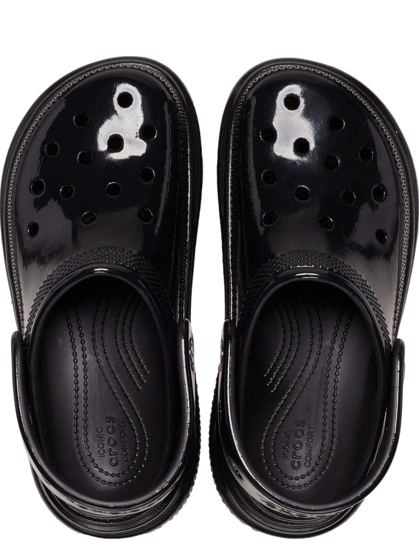 crocs-crocs-stomp-high-shine-clog-blackoutfit