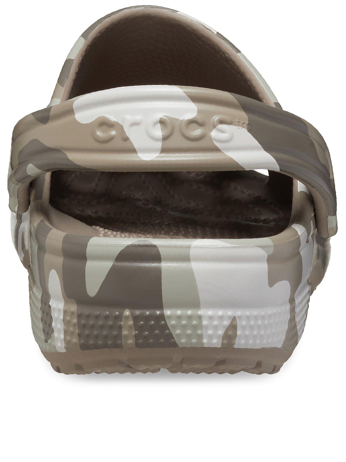 crocs-crocs-classic-printed-camo-clog-mushroom-multiback