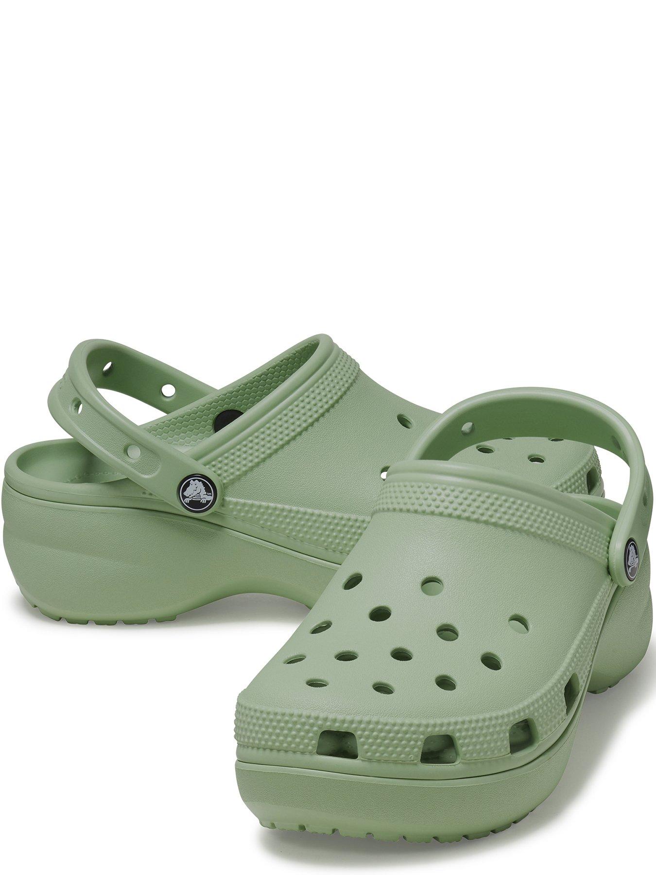 crocs-crocs-classic-platform-clog-wedge-fair-greenstillFront