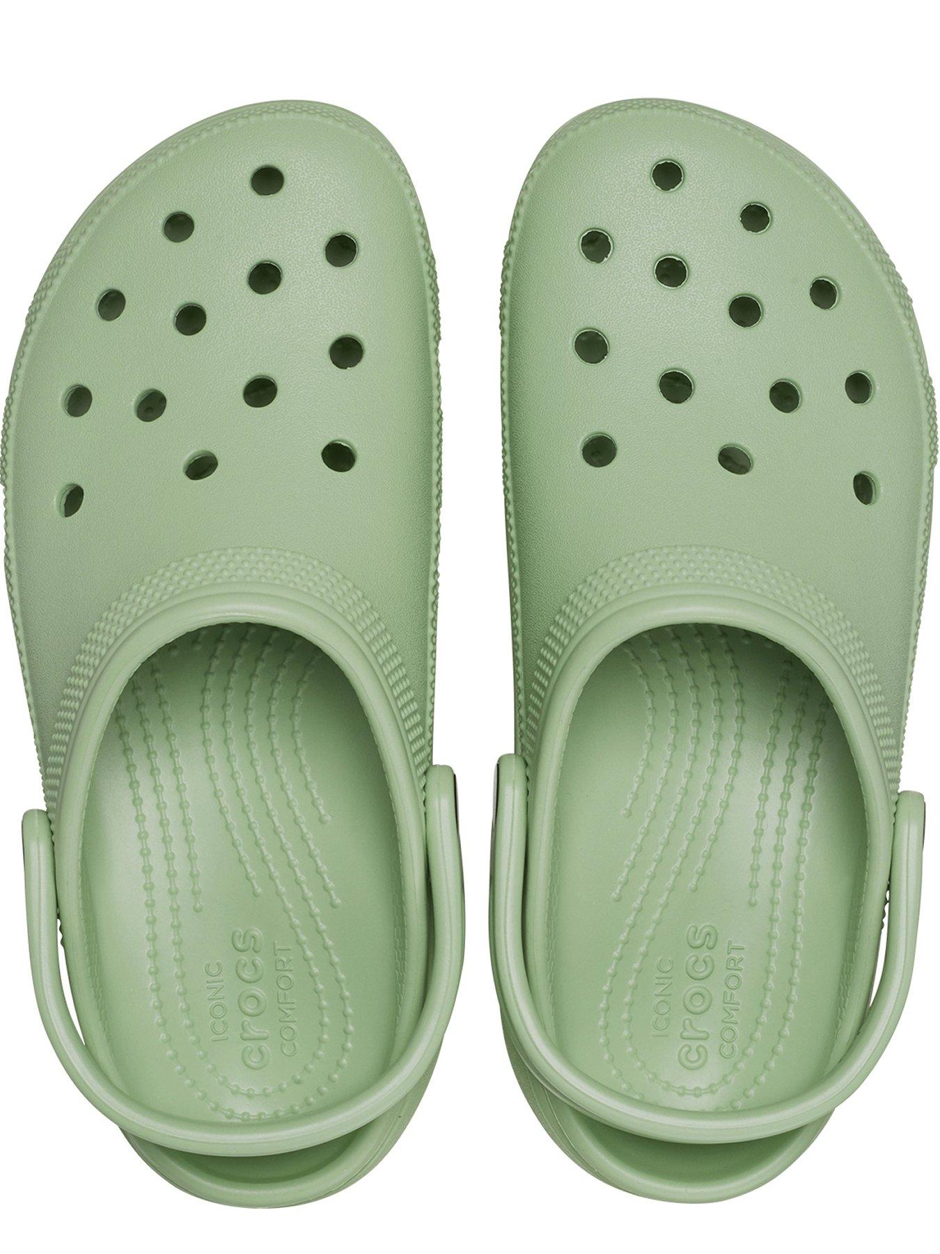 crocs-crocs-classic-platform-clog-wedge-fair-greenoutfit