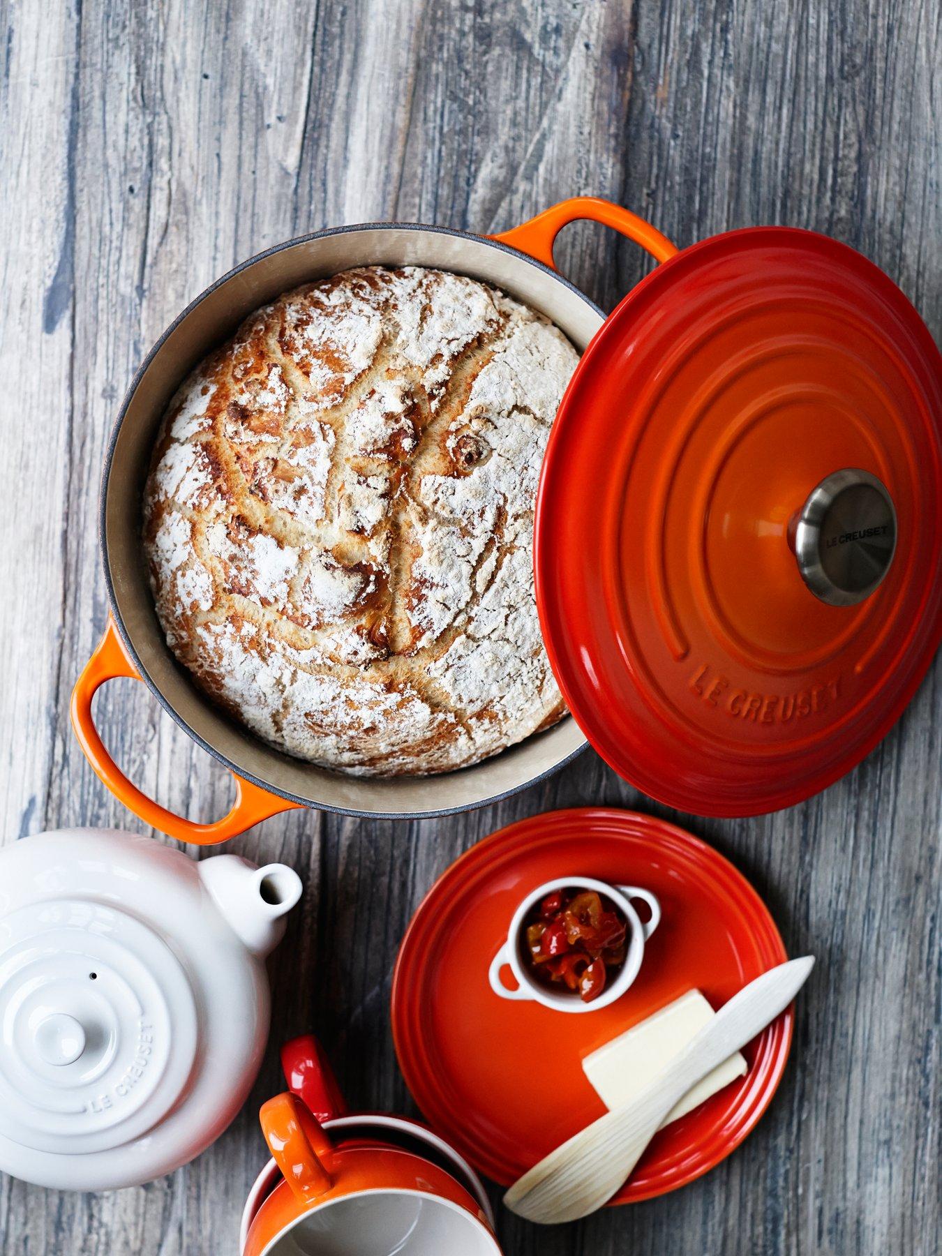 le-creuset-signature-cast-iron-round-22-cm-casserole-in-volcanicstillFront