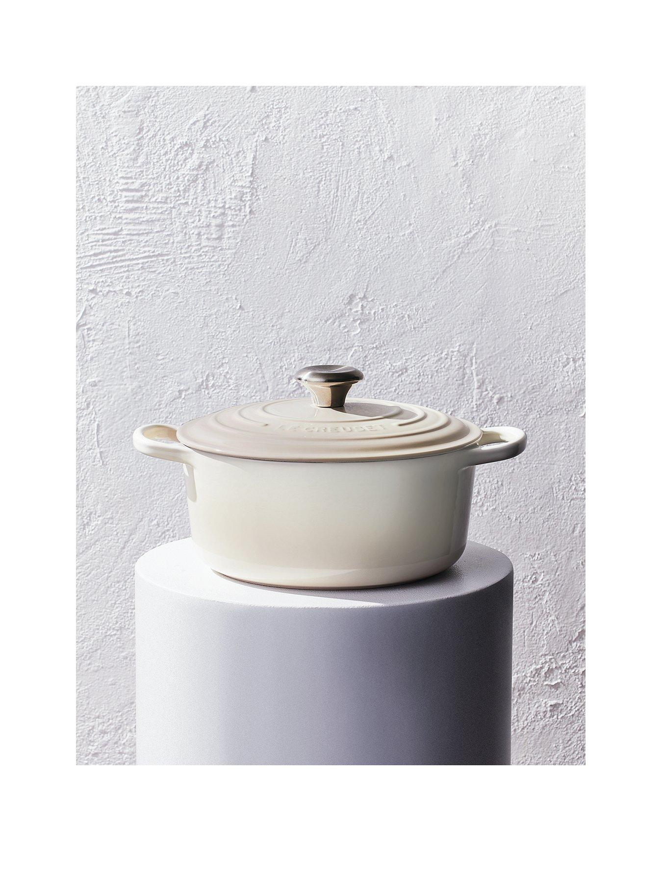 le-creuset-signature-cast-iron-round-22-cm-casserole-in-meringue