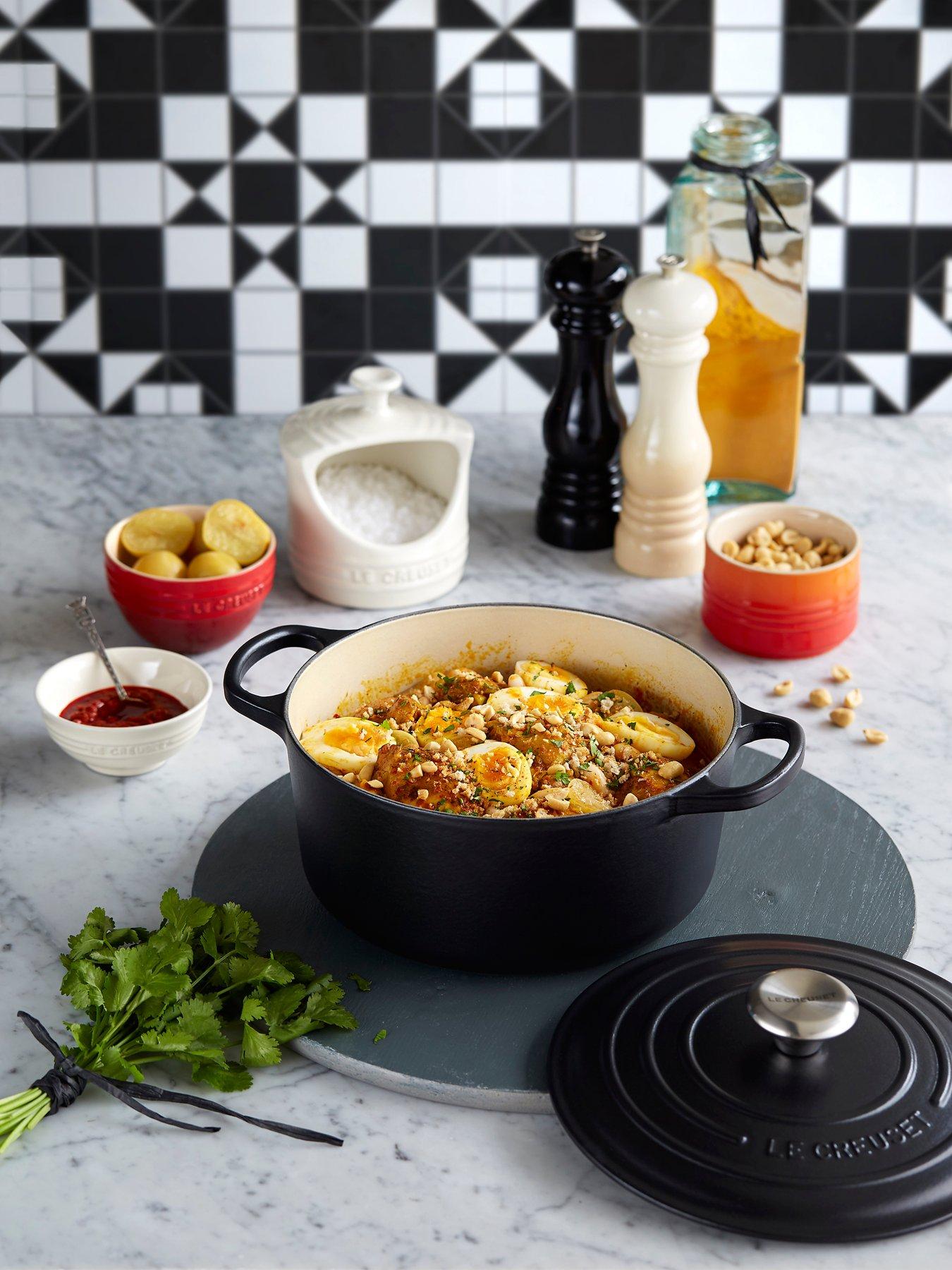 le-creuset-signature-cast-iron-round-22-cm-casserole-in-satin-blackstillFront