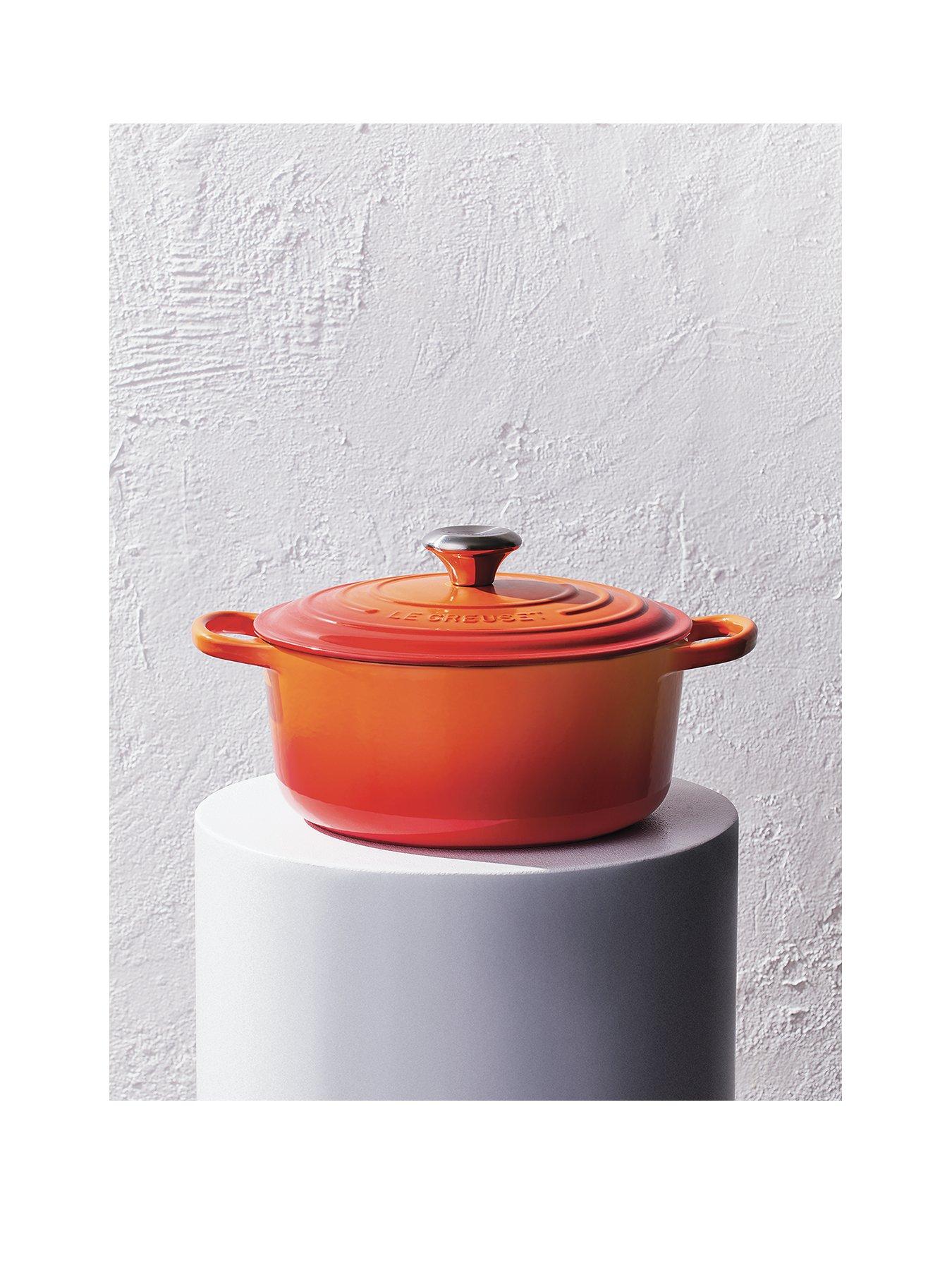 Le Creuset Signature Cast Iron Round 26 cm Casserole in Volcanic