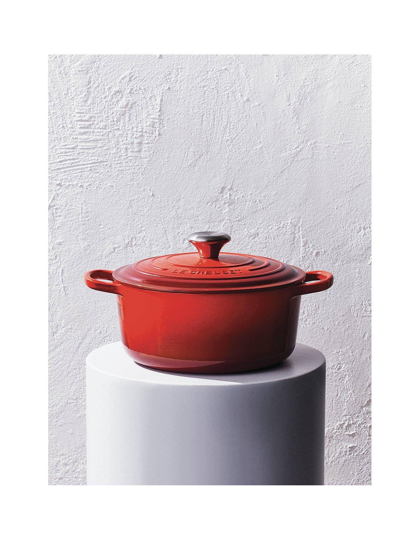 le-creuset-signature-cast-iron-round-26-cm-casserole-in-cerisefront