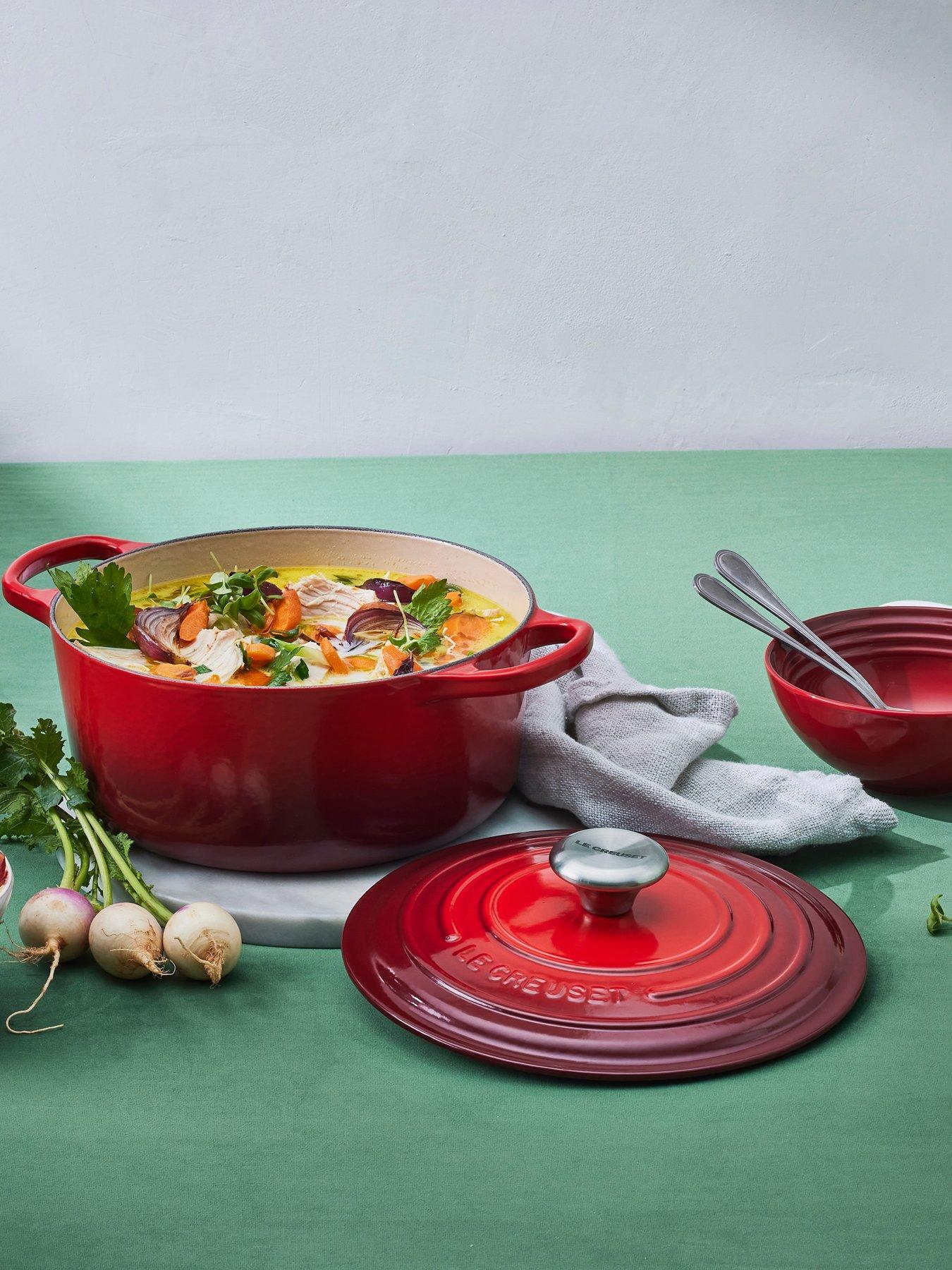 le-creuset-signature-cast-iron-round-26-cm-casserole-in-cerisestillFront