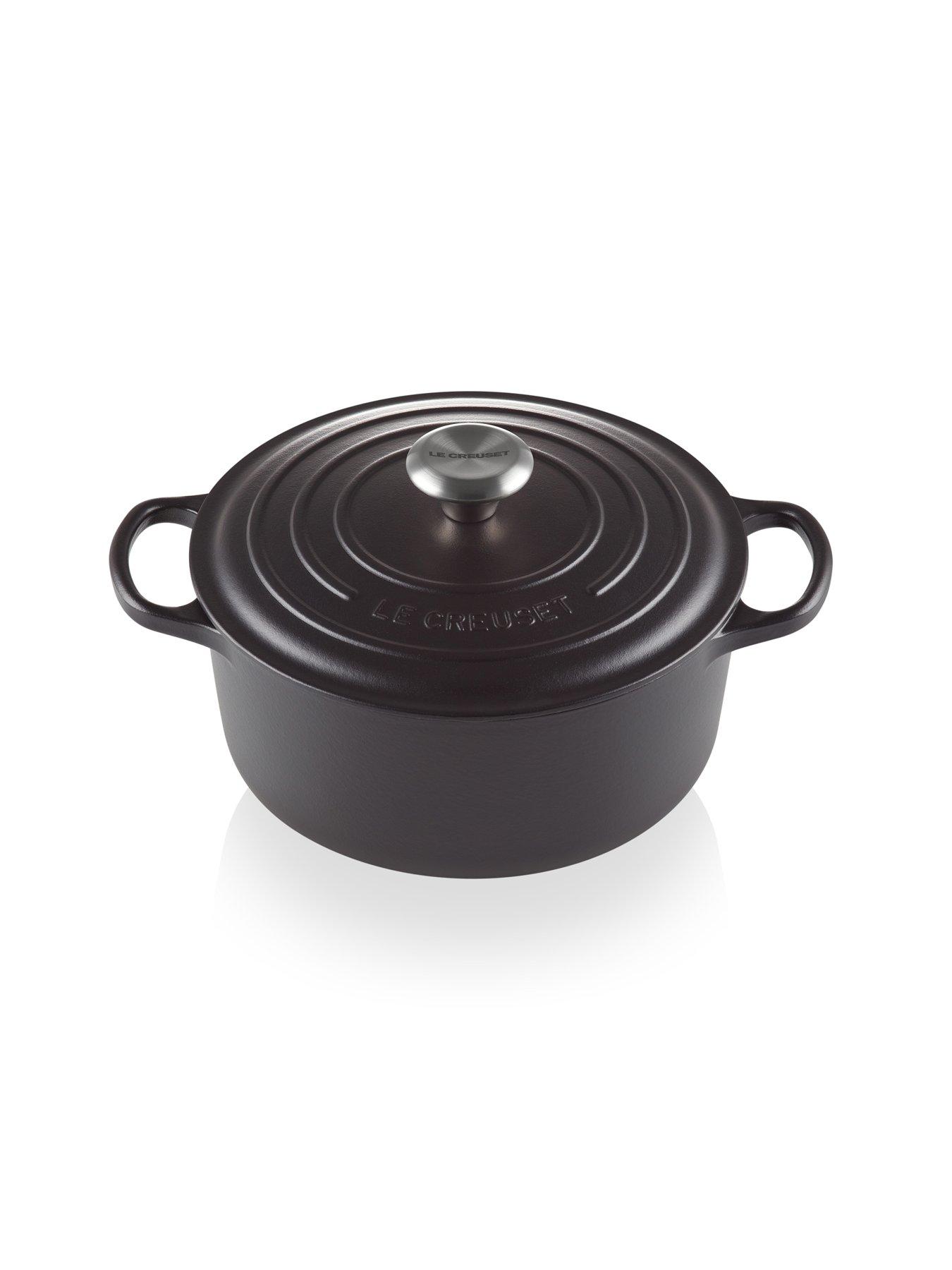 le-creuset-signature-cast-iron-round-26-cm-casserole-in-satin-blackback