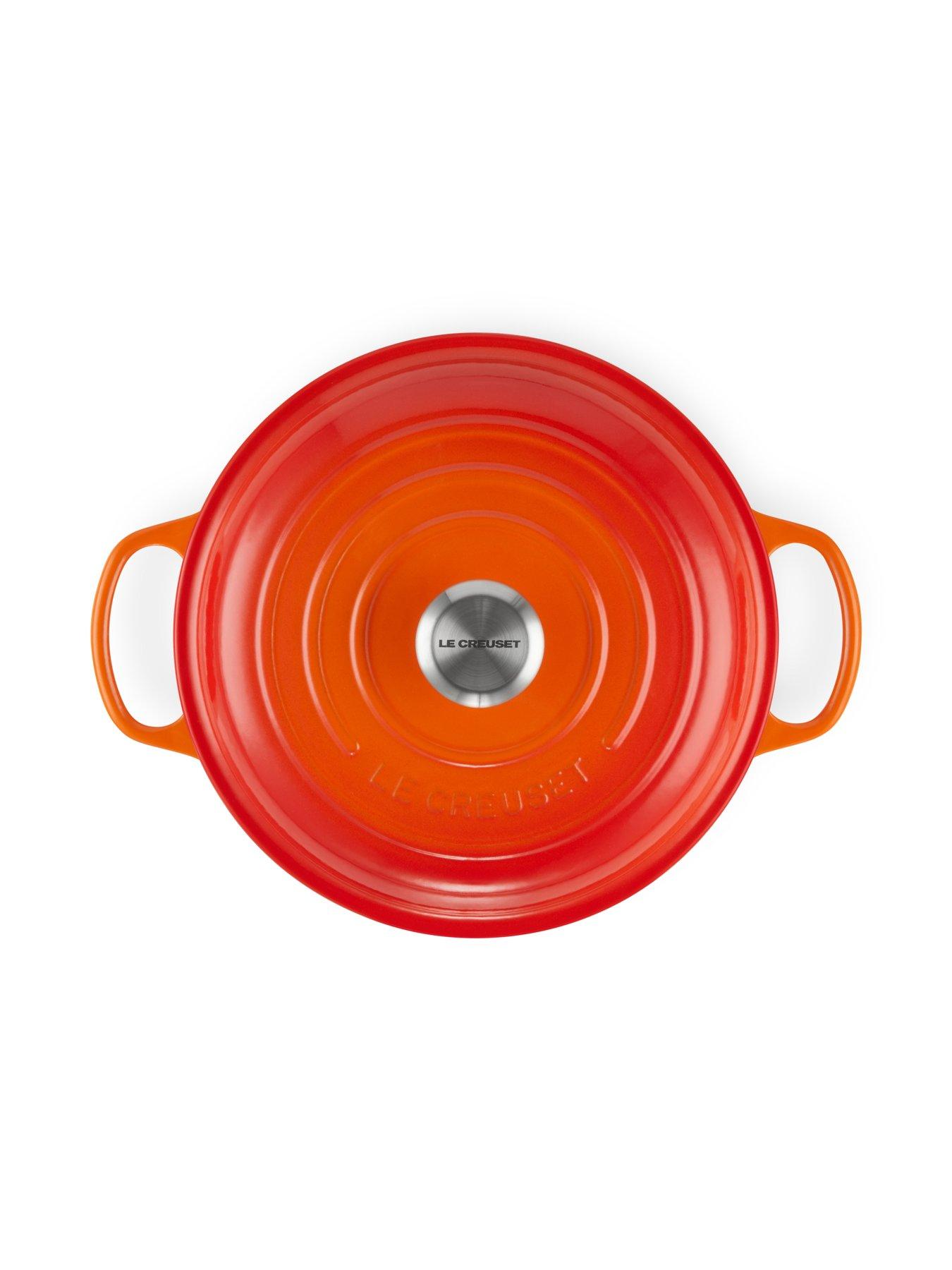 le-creuset-signature-30-cm-shallow-cast-iron-casserole-dishnbspin-volcanicdetail