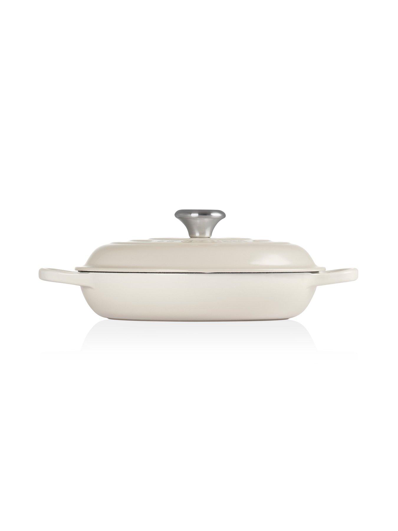 le-creuset-signature-30-cm-shallow-cast-iron-casserole-in-meringueoutfit