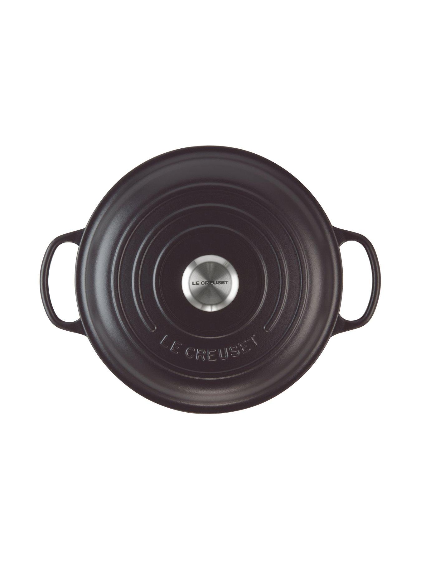 le-creuset-signature-30-cm-shallow-cast-iron-casserole-in-satin-blackoutfit