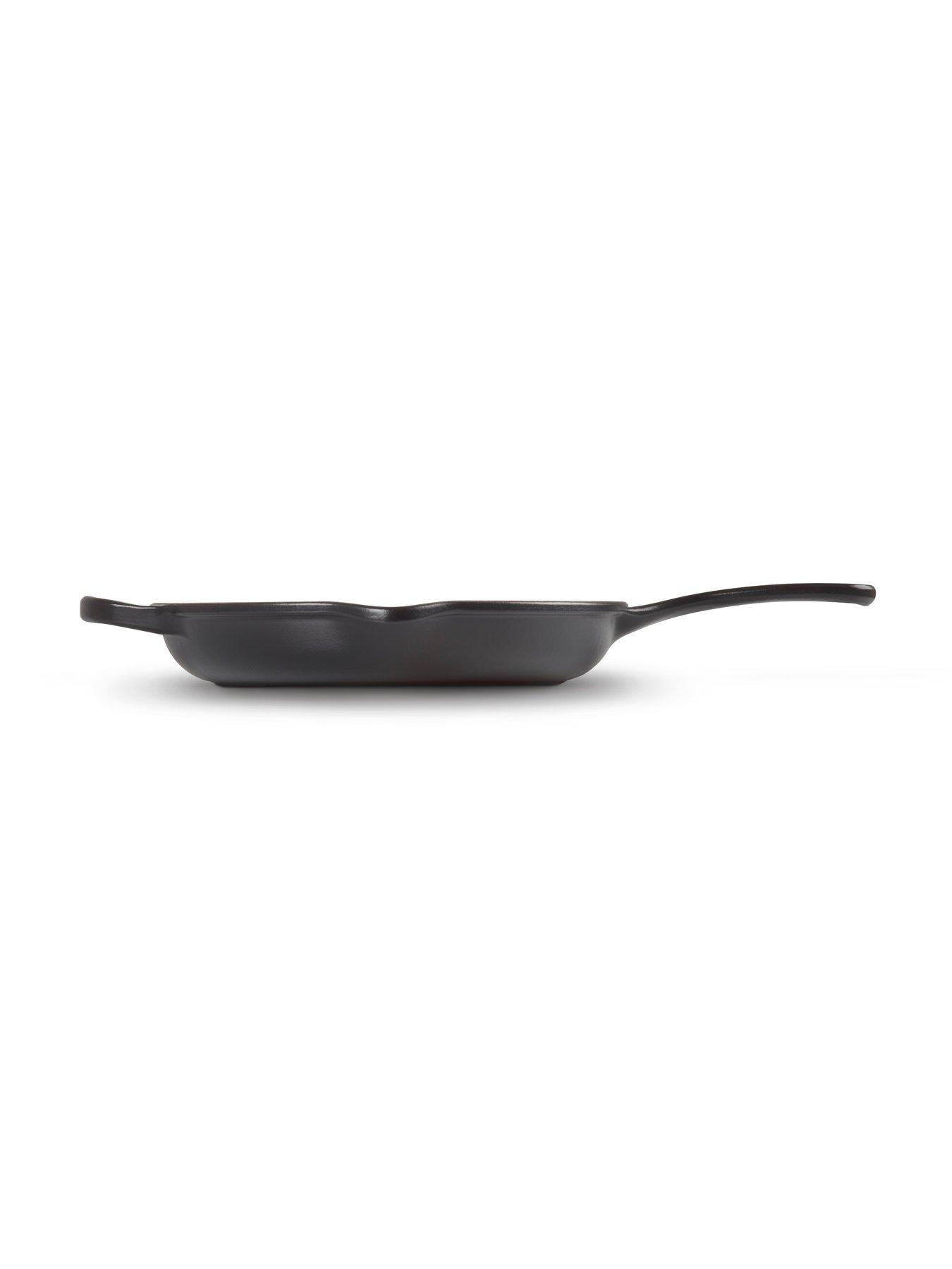 le-creuset-signature-23-cm-cast-iron-frying-pan-with-metal-handle-satin-blackdetail