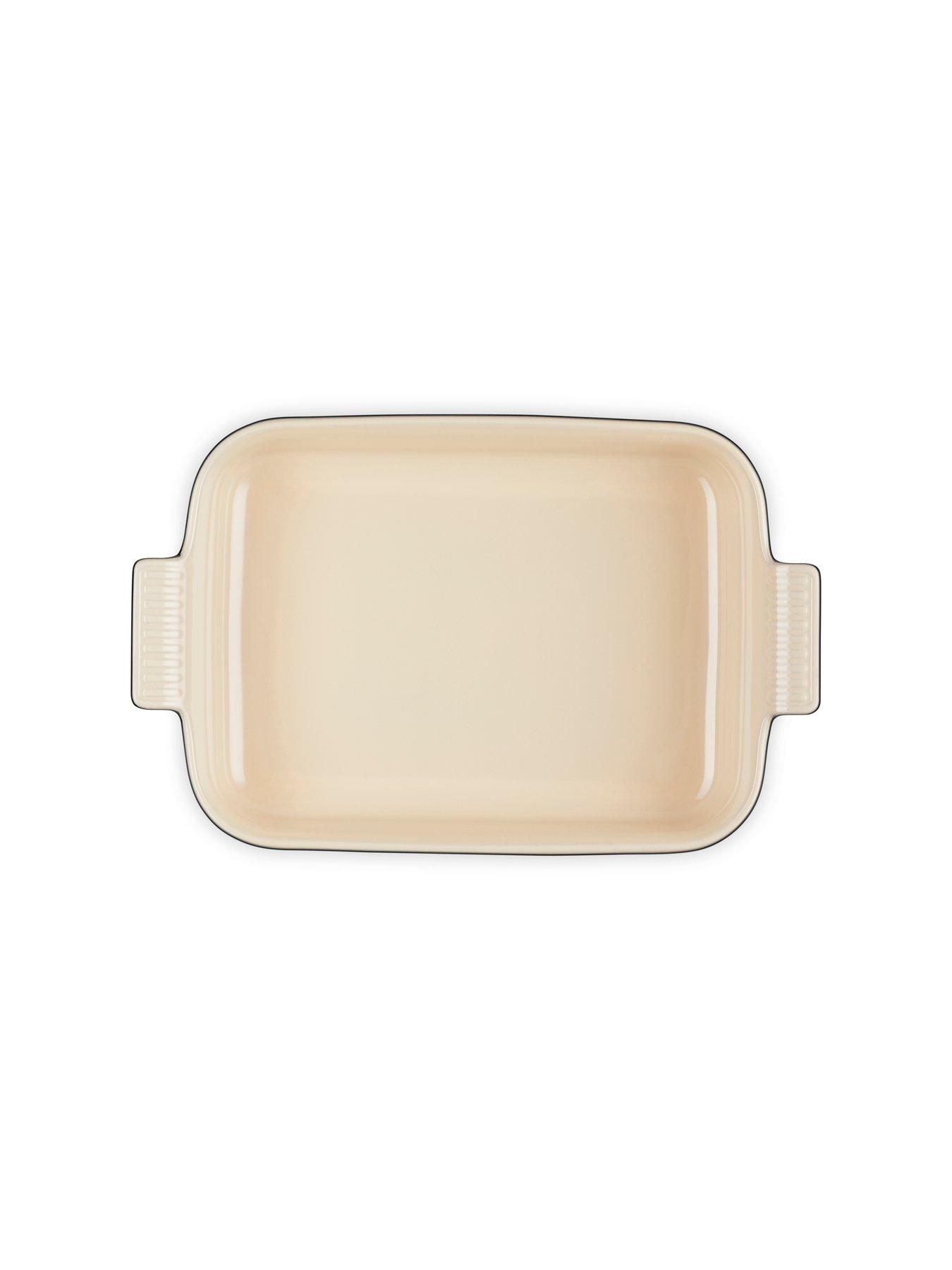 le-creuset-heritage-stoneware-32-cm-large-rectangular-dish-in-satin-blackoutfit