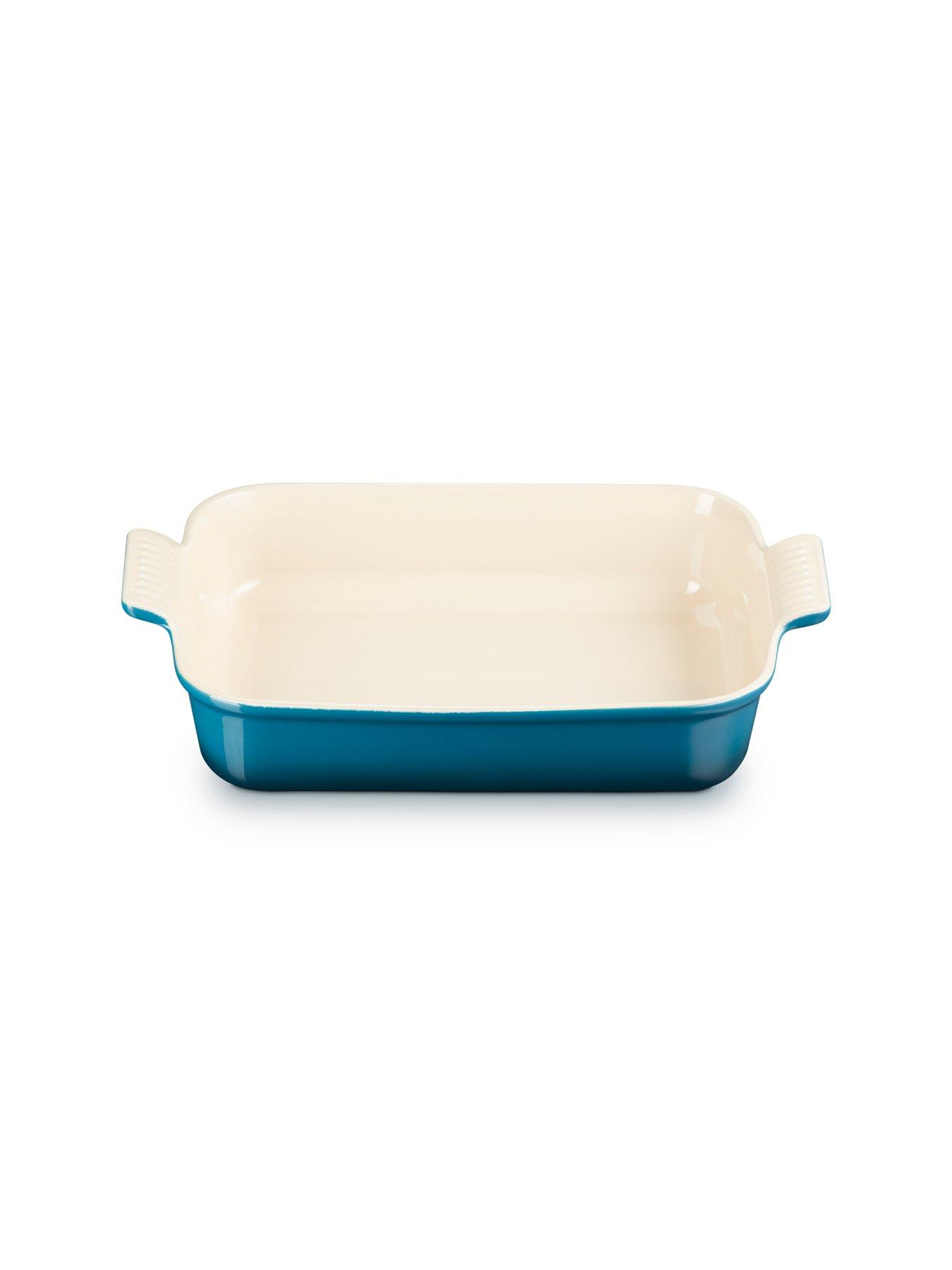 le-creuset-heritage-stoneware-32-cm-large-rectangular-dish-in-deep-tealoutfit