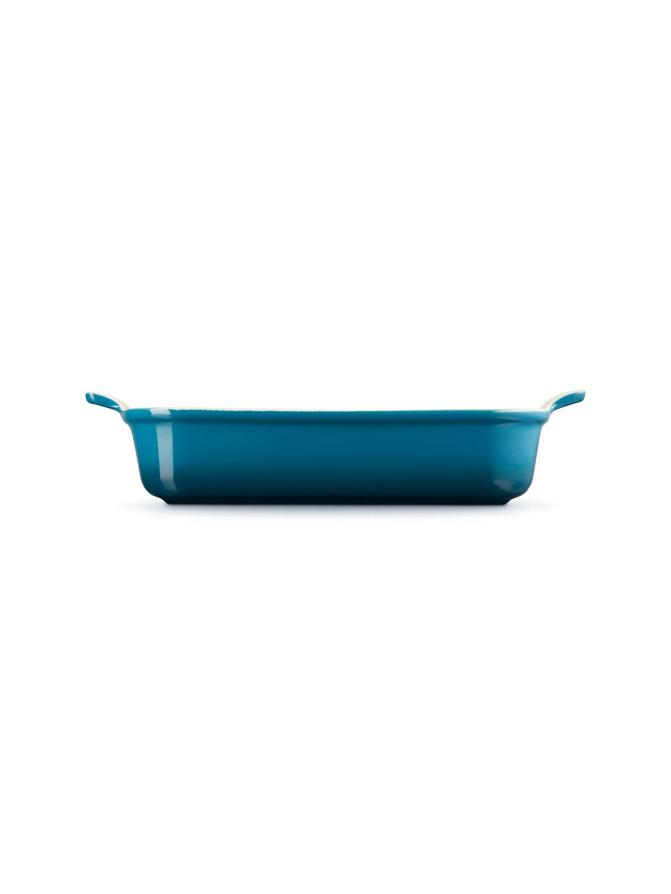 le-creuset-heritage-stoneware-32-cm-large-rectangular-dish-in-deep-tealdetail