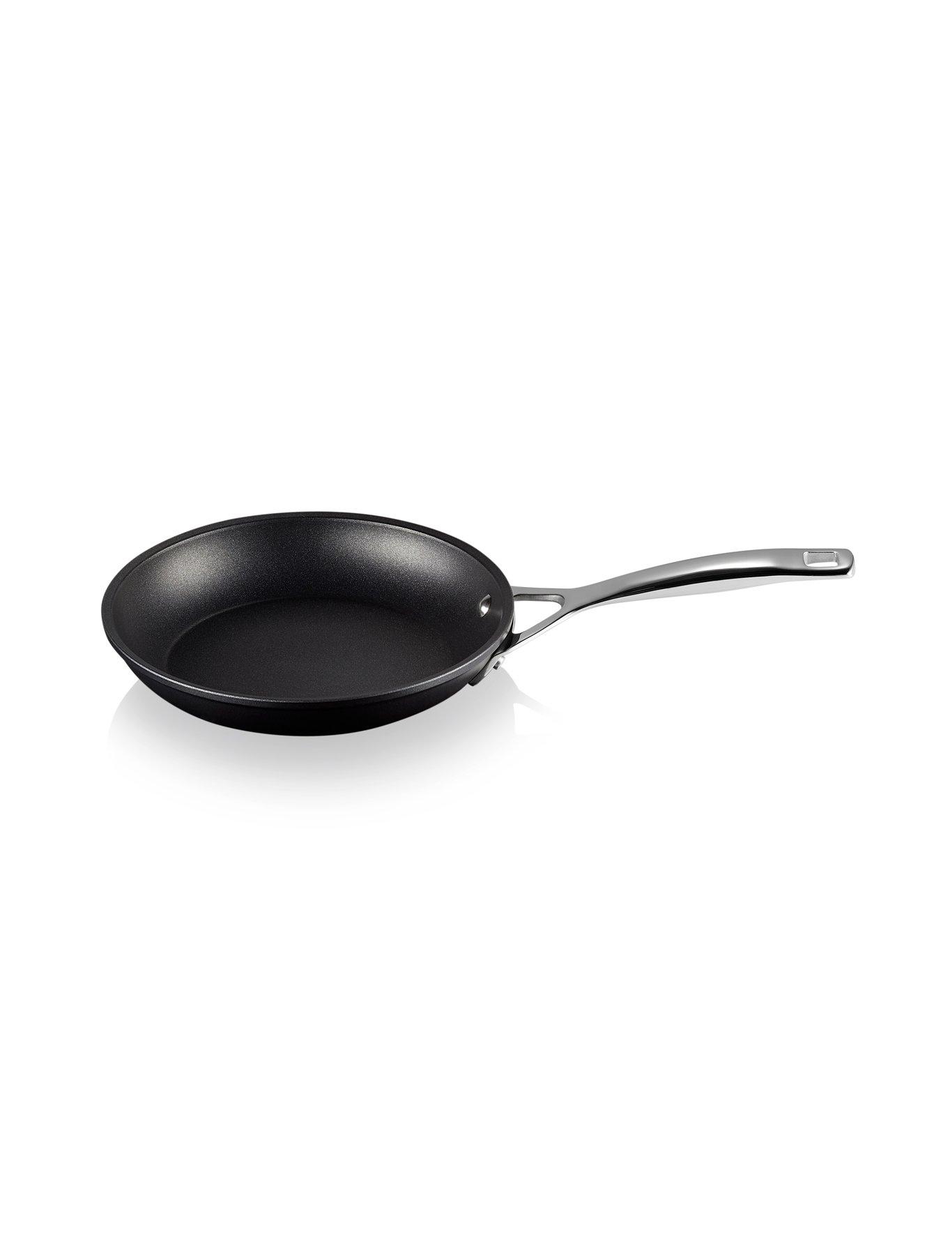 le-creuset-toughened-non-stick-20-cm-shallow-frying-panstillFront